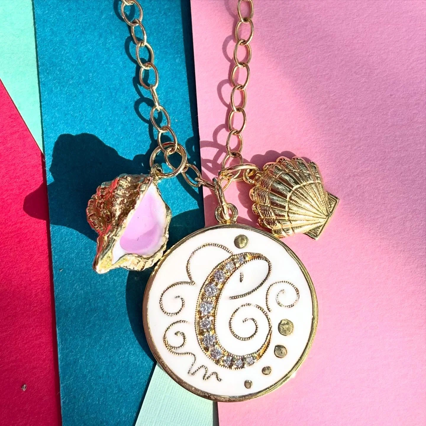 For the beach lover - a hand painted conch shell and scalloped shell paired with our vintage initial in white enamel- on the Amalfi chain. ☀️