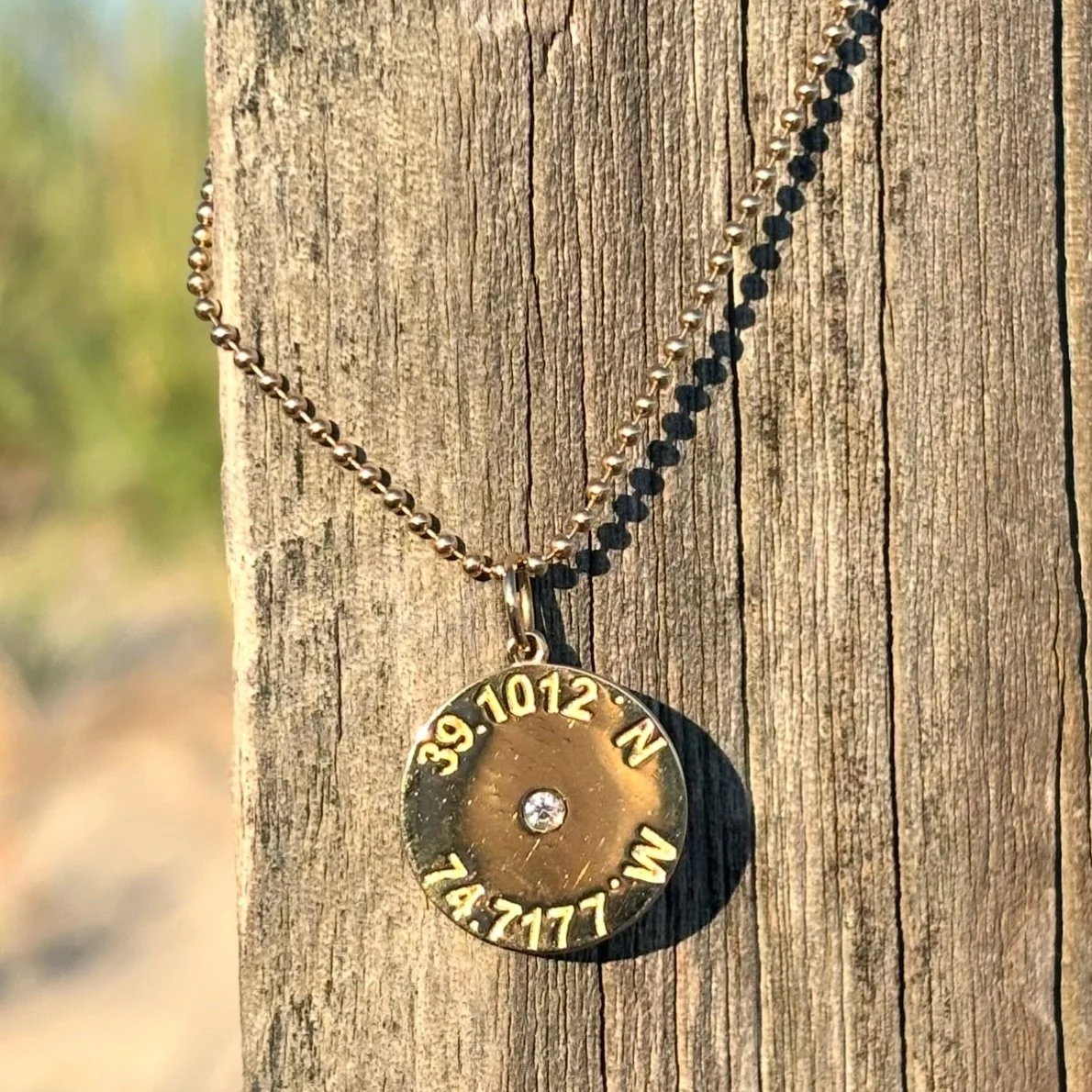 Want to capture your summer memories in a charm? Our custom navigation disc celebrates your happy place 📍🗺️