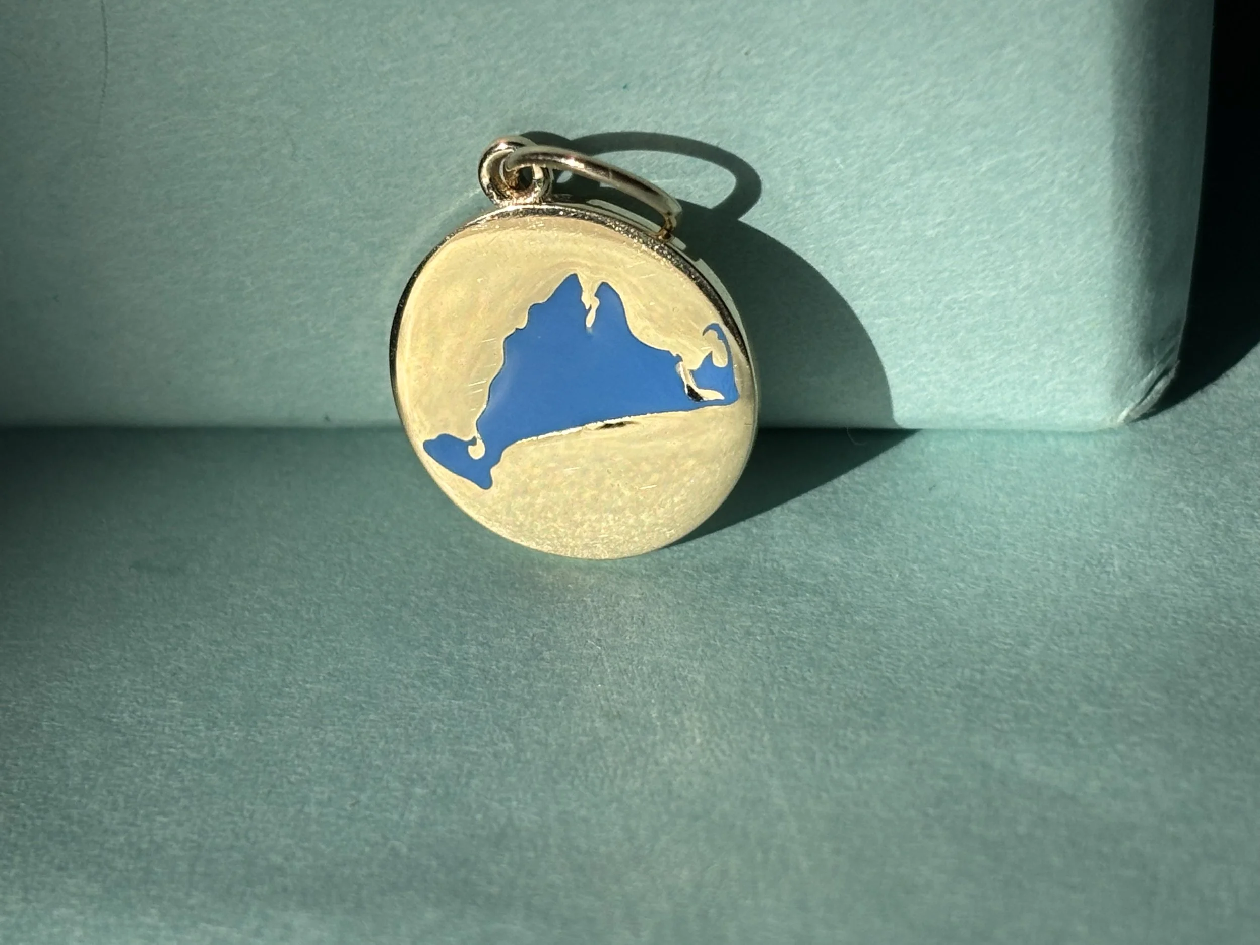 happy place charm - small - martha's vineyard