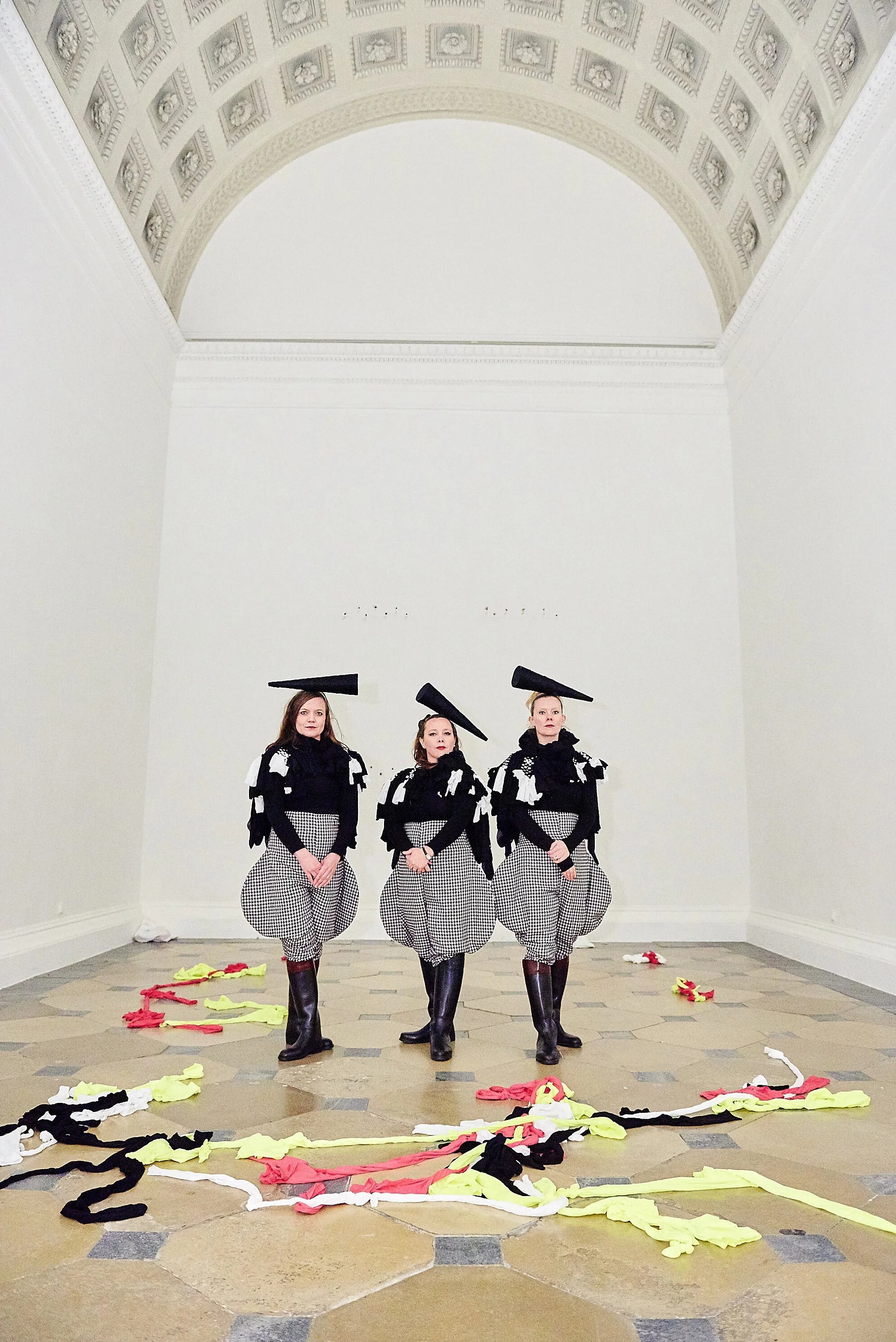  Connect Adjust Repeat, what happened in the performance in Theseus Temple, only guests and ILC know, but after the fact this photograph was taken of ILC: Sigrún Hrólfsdóttir, Eirún Sigurðardóttir and Jóní Jónsdóttir, performance, One Site, Vienna Au