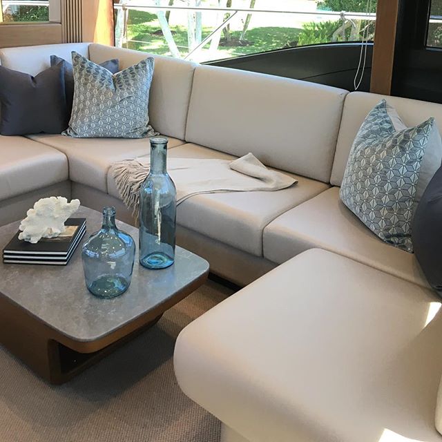 Sophistication at its finest. The owner of this S65 Princess loved the additional decor to its already beautiful interior. ✨
&bull;
&bull;
&bull;
&bull;
&bull;
 #marinedesign #interiordesign #yachtdesign #palmbeach #motoryacht #details #southflorida 