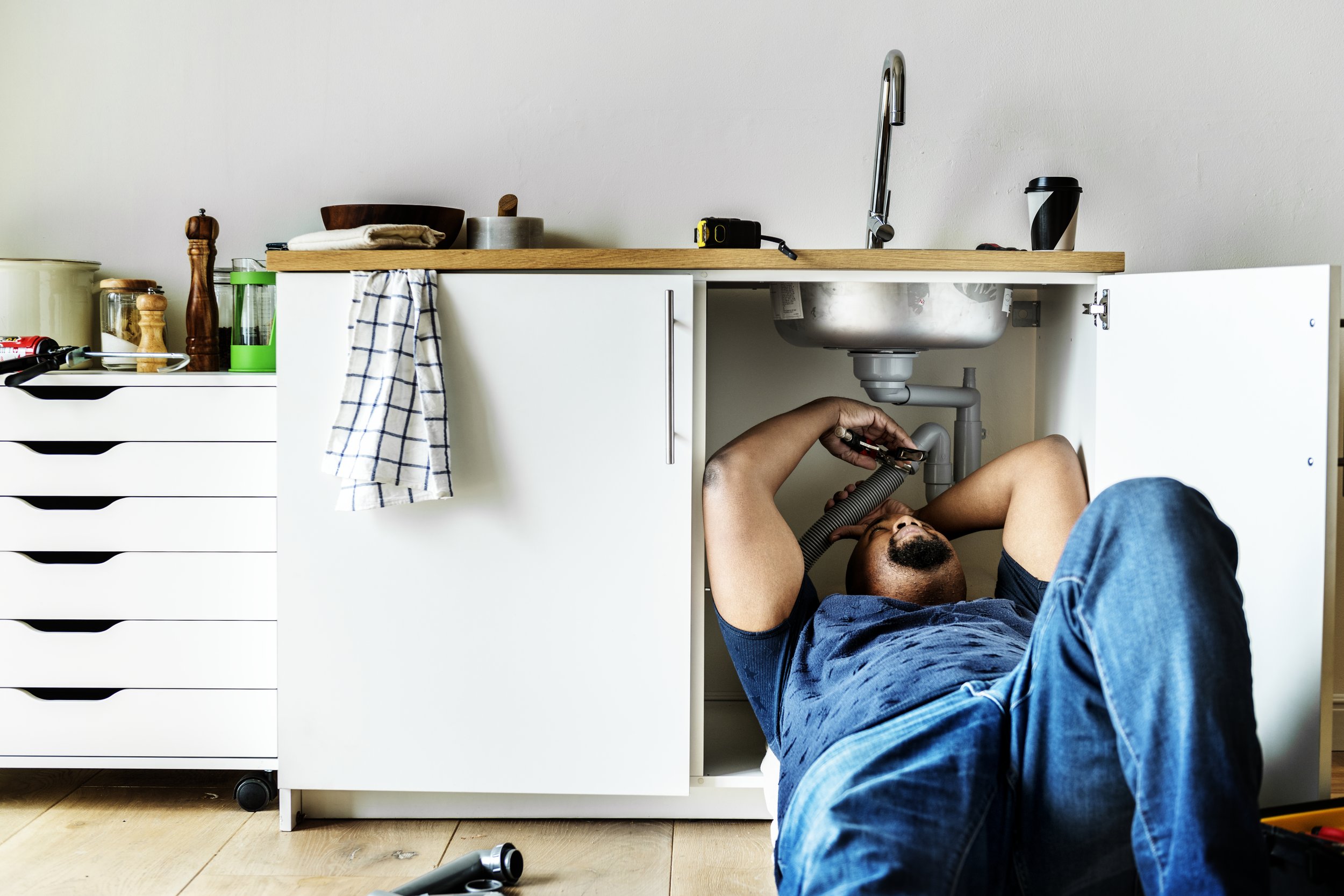 5 Reasons to Hire a Plumber to Fix Your Garbage Disposal Instead of Doing It Yourself