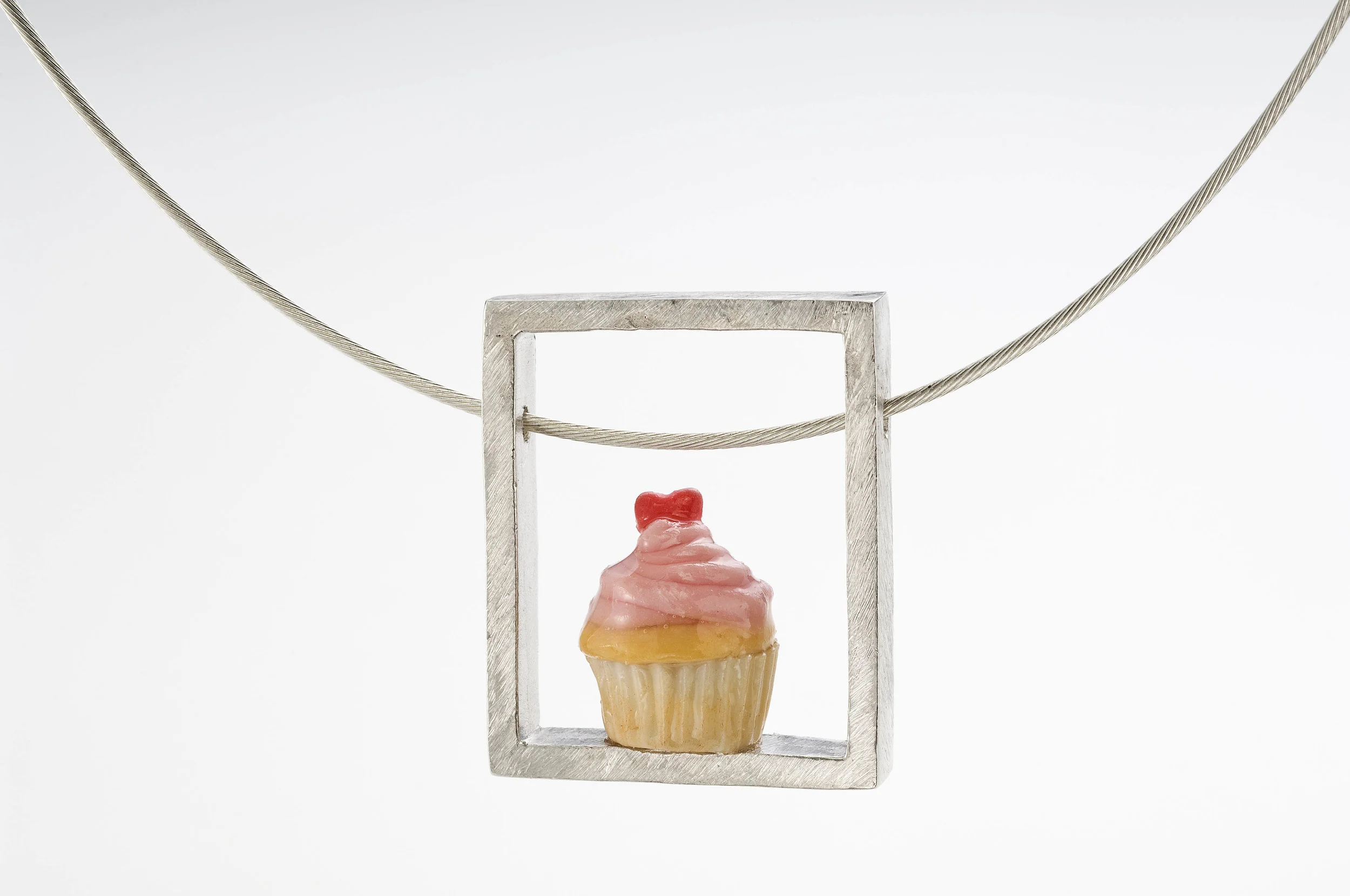 Cupcake Pendant Pink.jpg