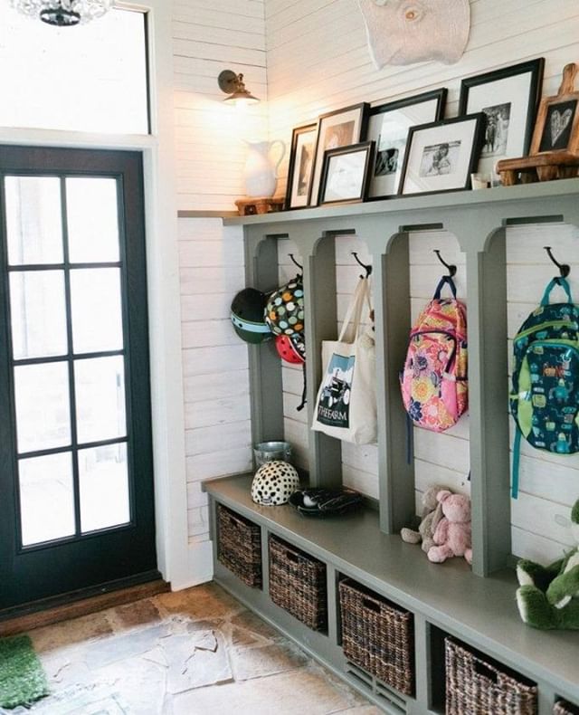 Wall organizers are a great way to keep your mud room neat and tidy! What other ways do you avoid a hefty clean up? 🛍️👟🧥👜 .
.
.

#towsleyrenovations #house #home #exterior #renovations #reno #homerenos #windsorreno #yqgreno #yqgrenovations #winds