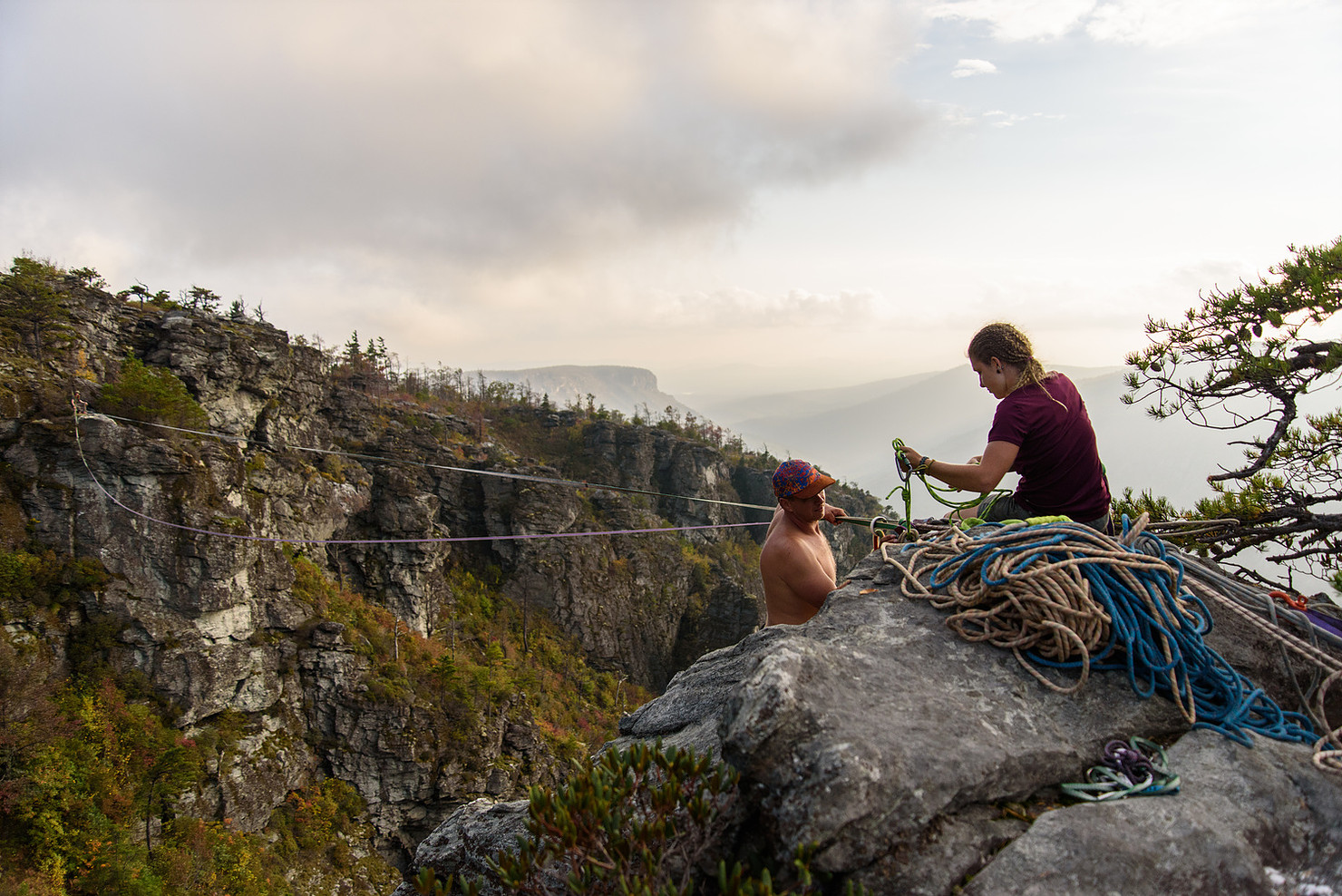 A local group called the South East Slackliners were having a gathering in the gorge last October. They were all nice enough to let me hang out with them and snap some images over the course of the week as they set up their rigs throughout the gorge.