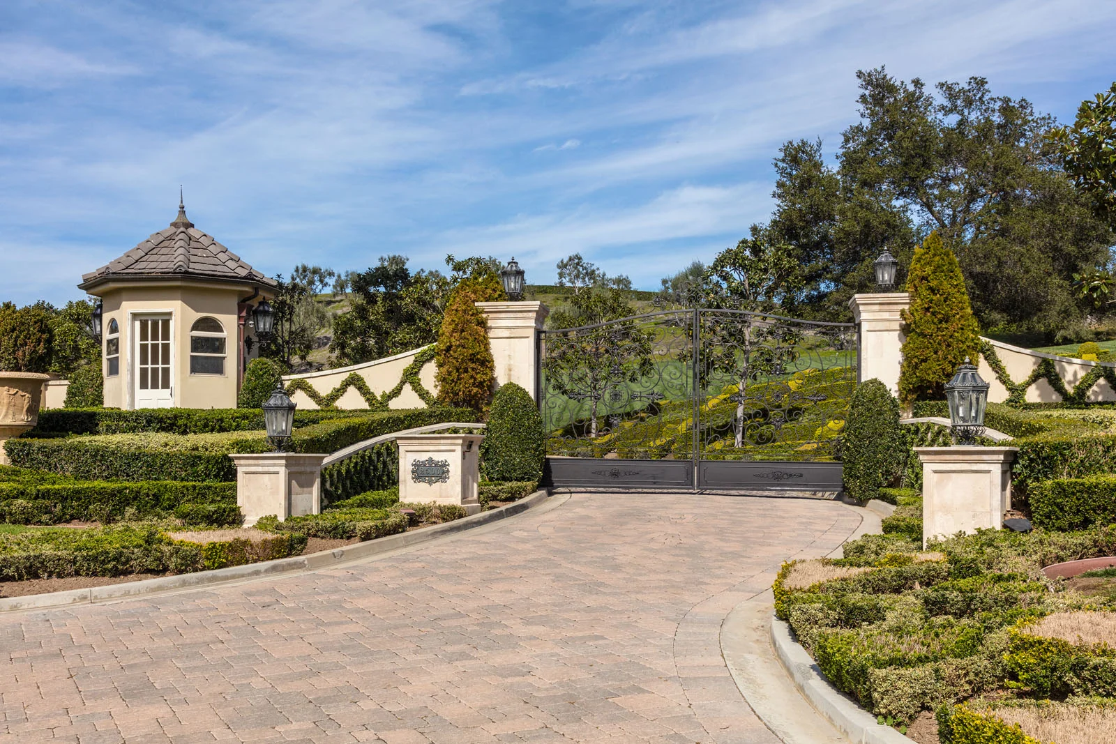 2500WhiteStallionRoad018.jpg