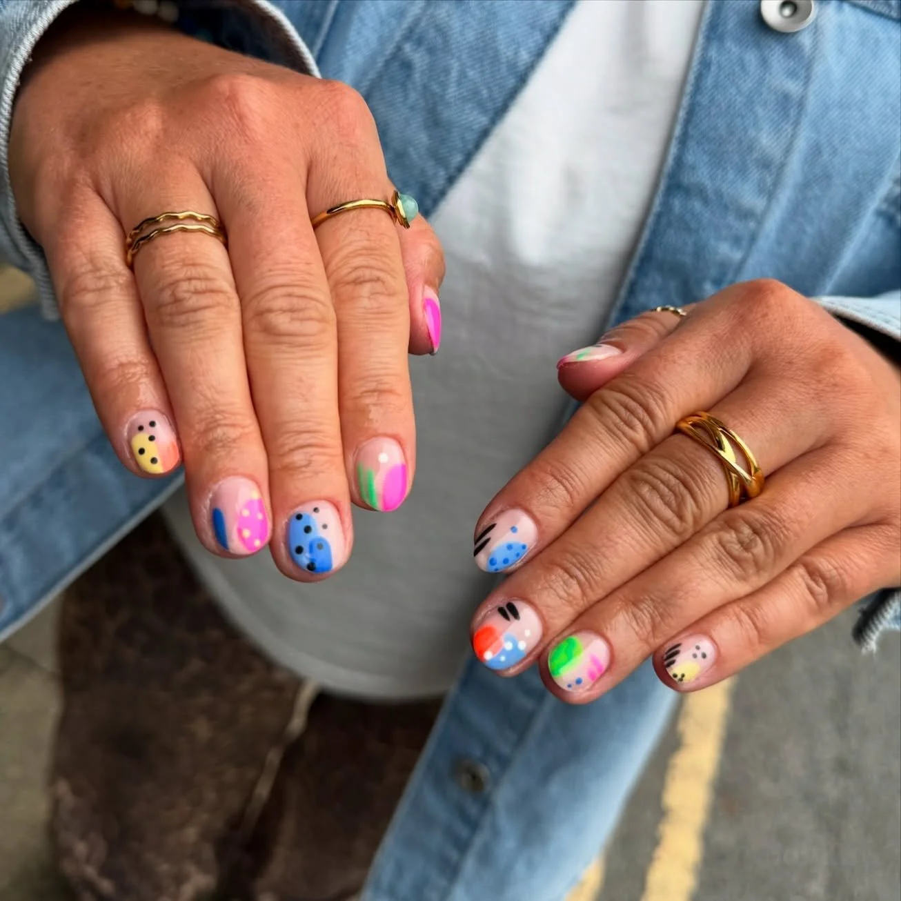We’re obsessed with these lil abstract designs by @omyjesss 🌈
💅OMY Nail Artist • @omyjesss 
💘Polish Used • @the_gelbottle_inc 
🧈Cuticle Butter • @omyetc 
💭Inspiration • 🎨
#colourfulnails #paintsplatternails #nailart
