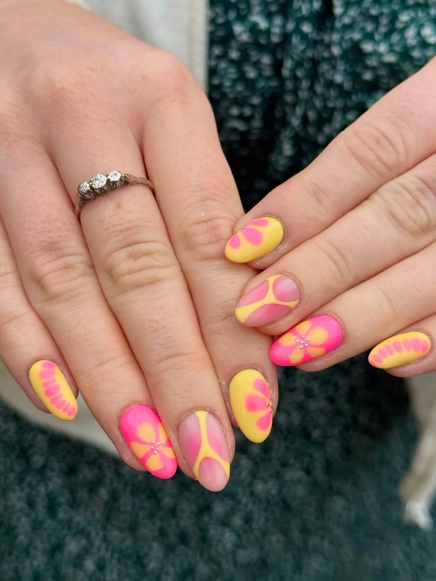 It may be gloomy outside, but these nails are giving us all the holiday vibes 🍹☀️ 
OMY Artist💅🏼 • @omyabi96 
Gel Used💞 • @the_gelbottle_inc 
Cuticle Butter 🧈• @omyetc 
Inspiration ❤️‍🔥• ✨🌺🌷
#omynails #omyetc #cuticle