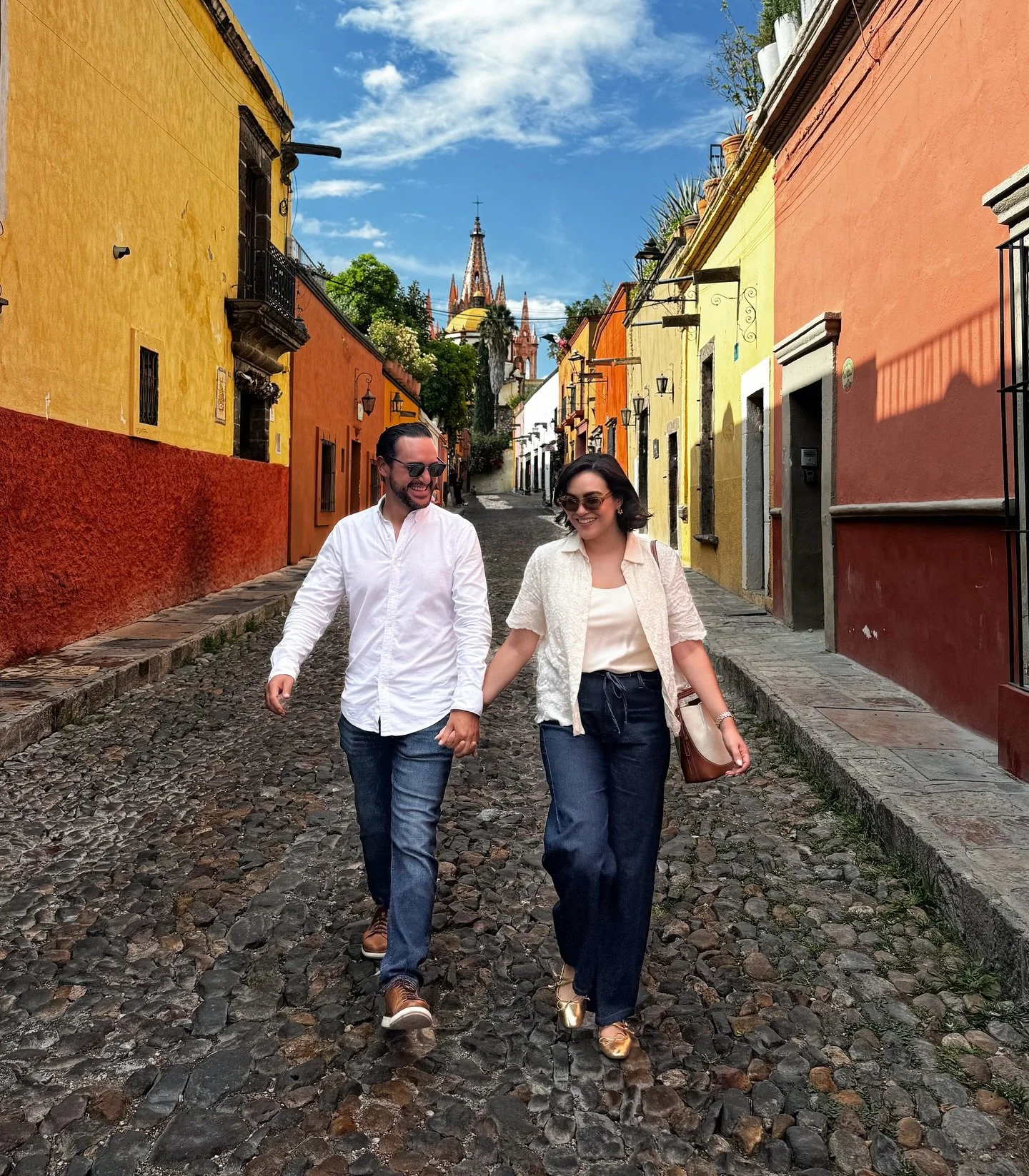 Poquito por ah&iacute; poquito por all&aacute; ✨🫰🏼