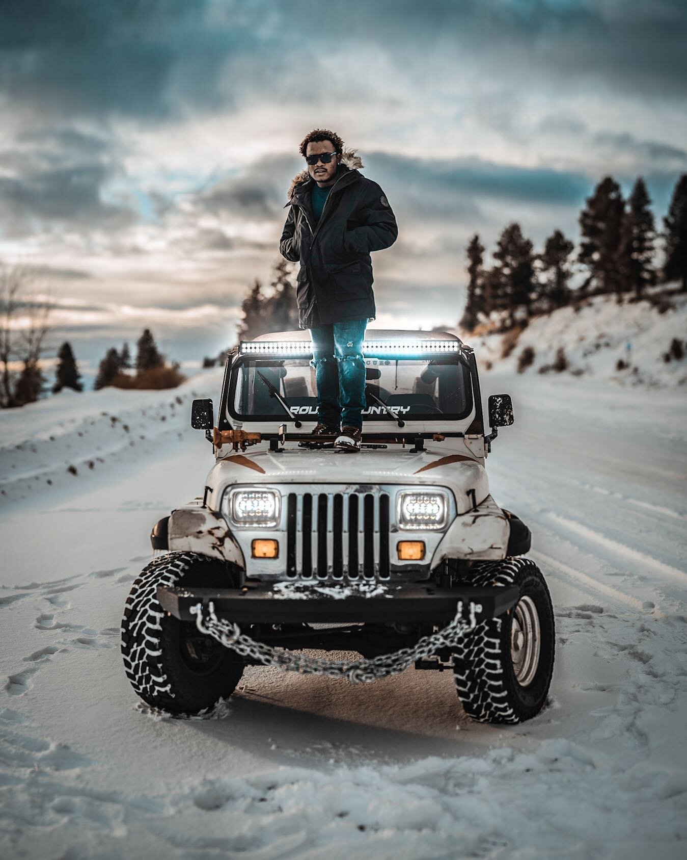 whatchu know bout the death wobble ⁣
⁣
⁣
⁣
⁣
⁣
⁣
⁣
#photooftheday #photography #portrait #sony #sonyalpha #sonya7iii #tone #vibes #photoshop #colors #gameoftones #travel #boise #idaho #grunge #colors #jeep #wrangler #snow #mountains #winter