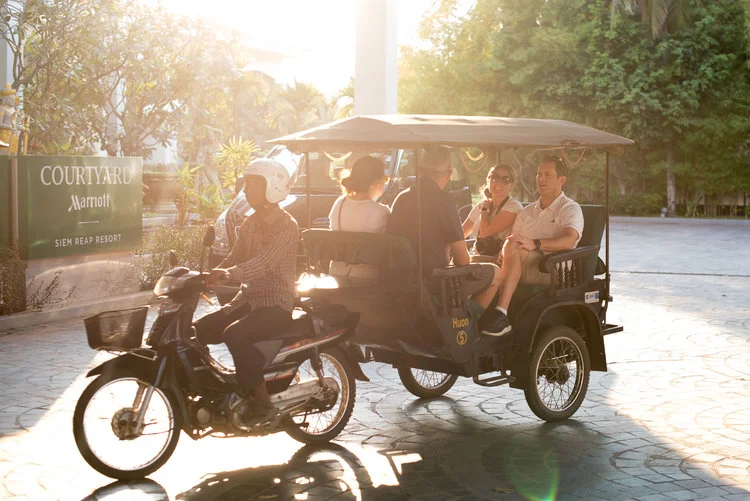 SIEM REAP - POOL AND TUK TUKS