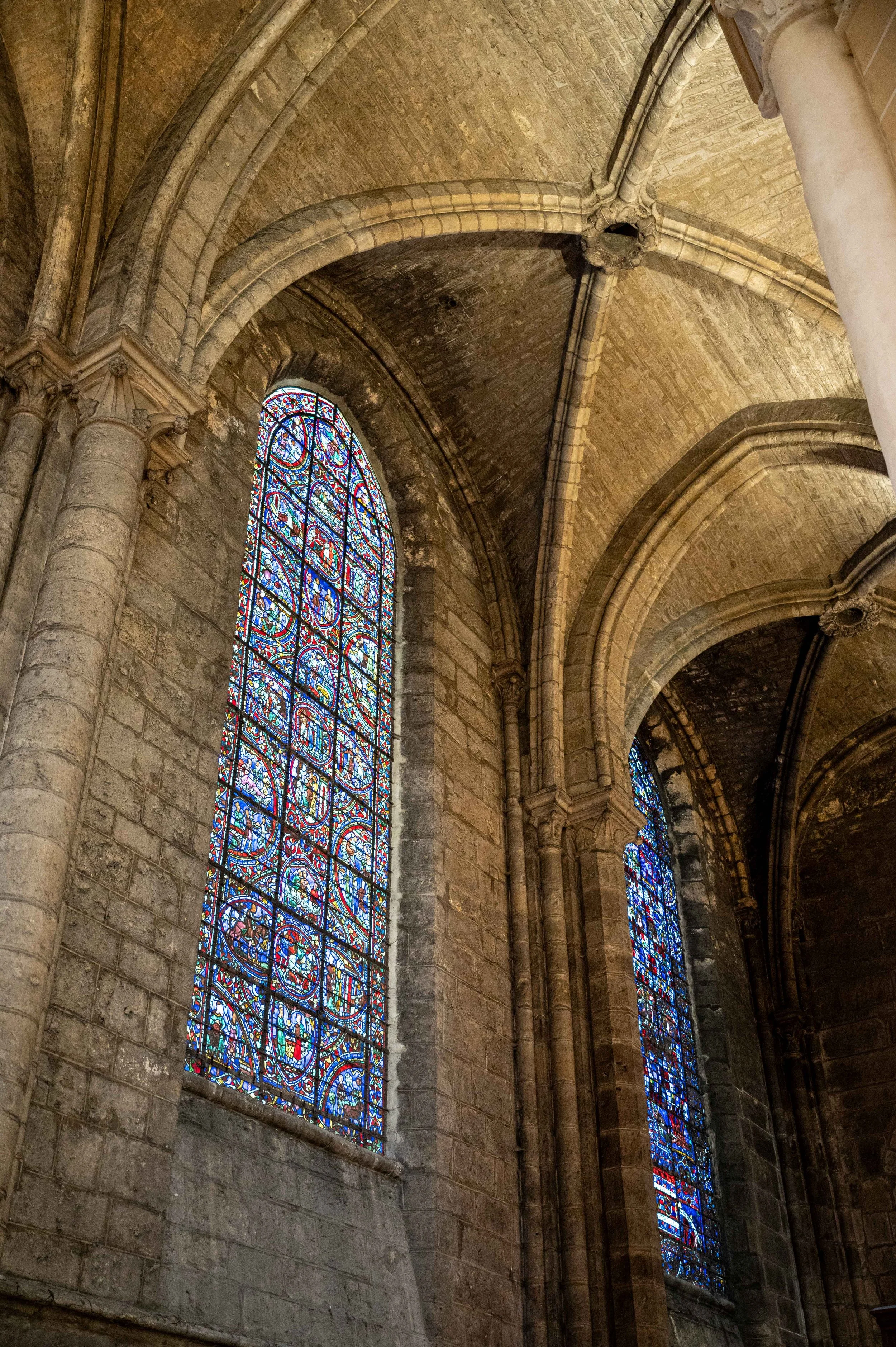 Chartres Cathedral and market-13.jpg
