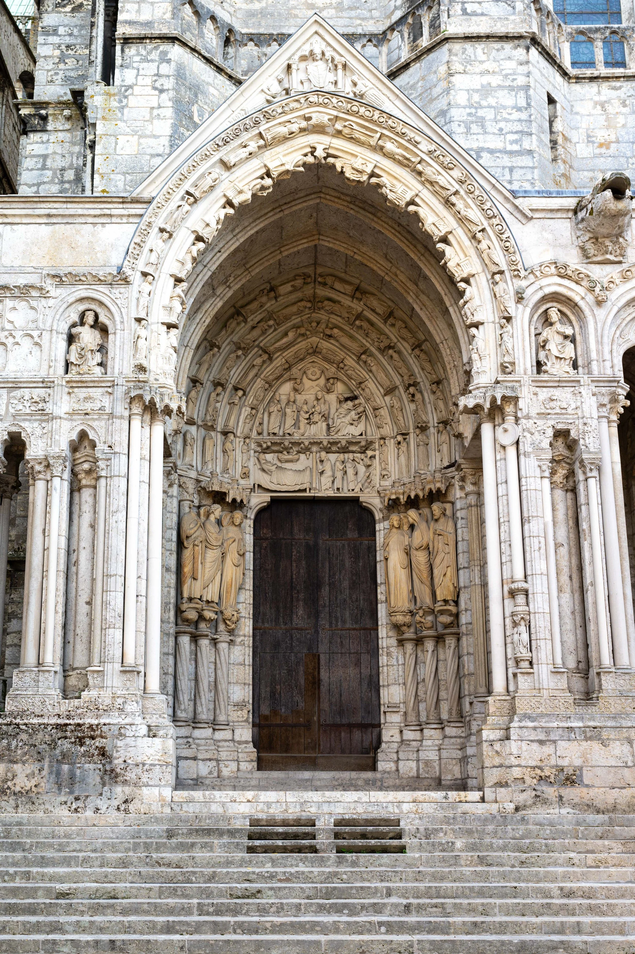 Chartres Cathedral and market-3.jpg