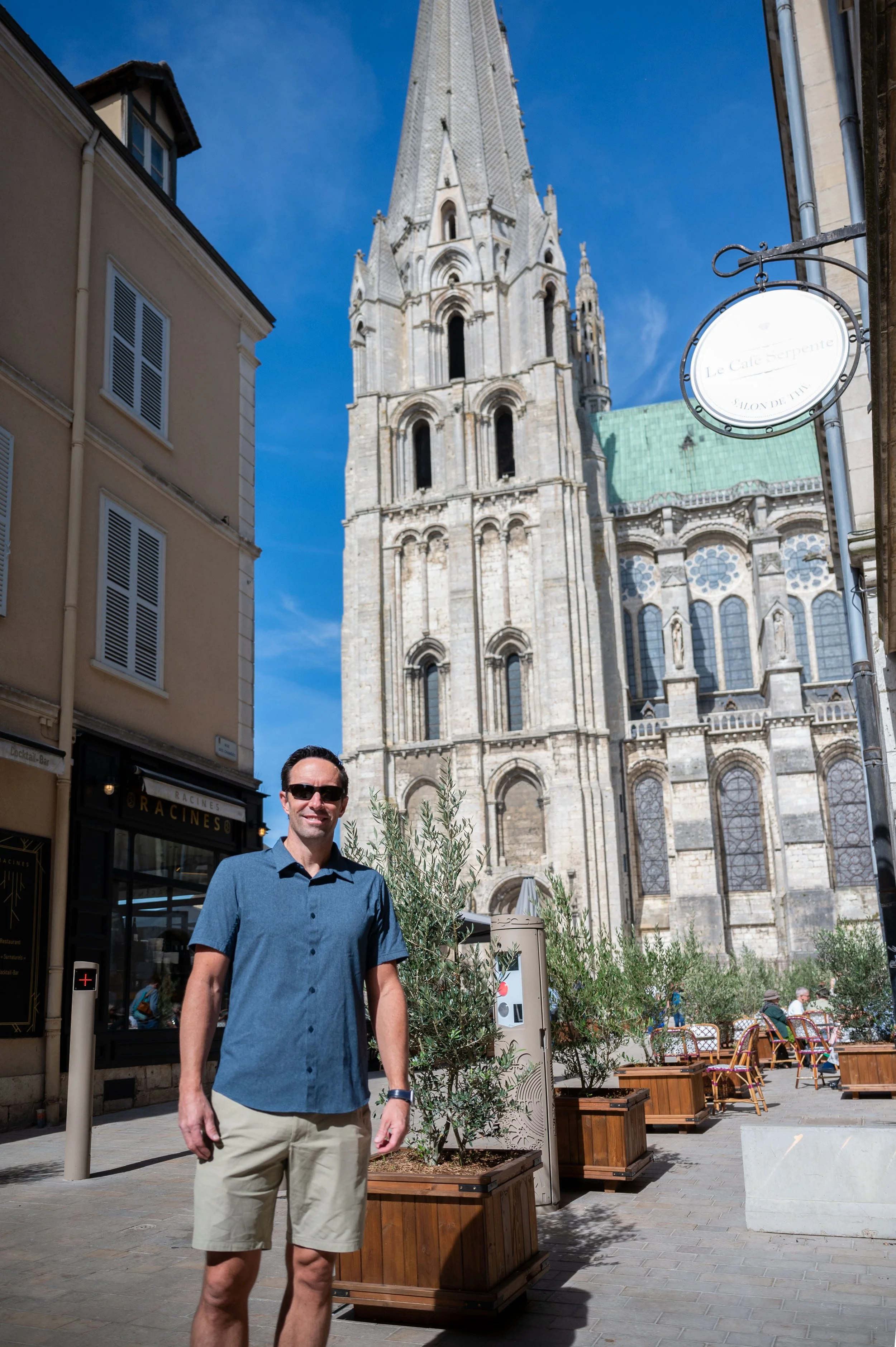 Chartres Cathedral and market-21.jpg