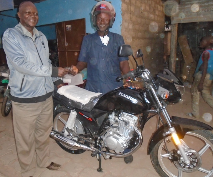 Rev'd Jonathan Adeboye Presenting a  Motorbike Key to Pastor Saturnine Amadji.JPG