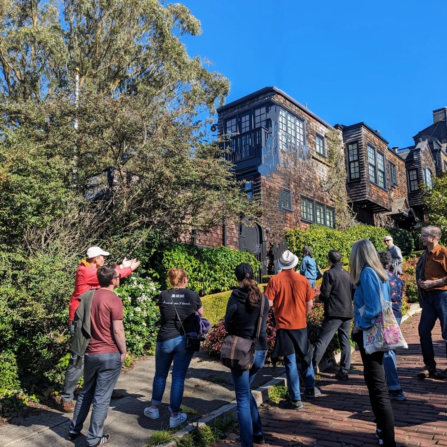 From Maybeck to Mendelsohn!
Our 2024 walking tours started today in SF 's Pac Heights and Presidio, with perfect weather and an always insightful talk by Ted Barrow.
More 2024 tours to come!

#bayareatradition #docomomo #architecture #walkingtours #m