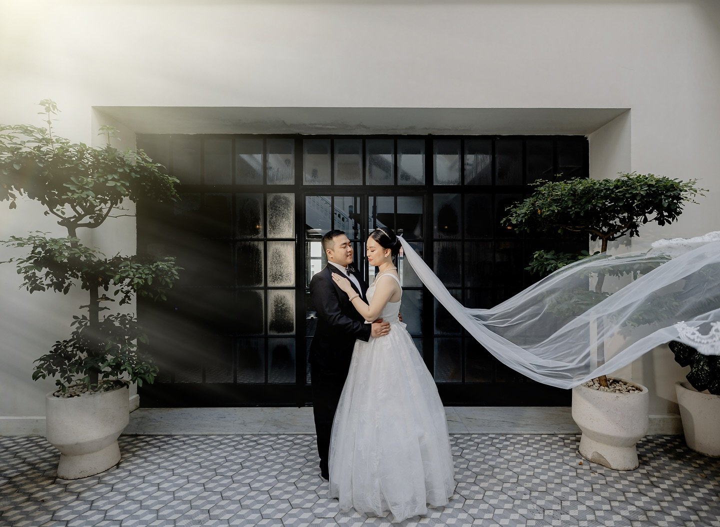 Kurt &amp; Kayi - Wedding Day🤍
.
.
.
Si hay algo que destaca de esta boda es la cantidad de personas que les mostraron much&iacute;simo amor a K&amp;K, fotos grupales tan grandes que nunca las olvidaremos y much&iacute;simas personas dese&aacute;ndo