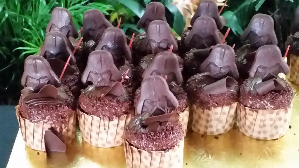 Darth_Cupcakes.jpg