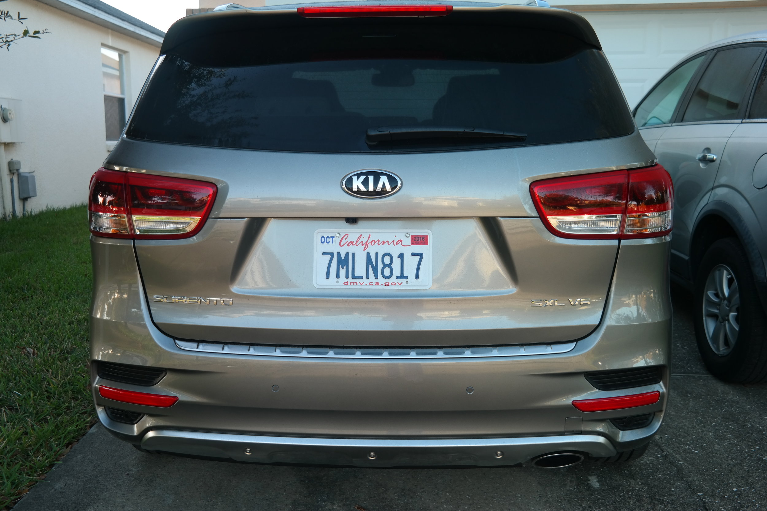 Kia_Sorento_Back.jpg