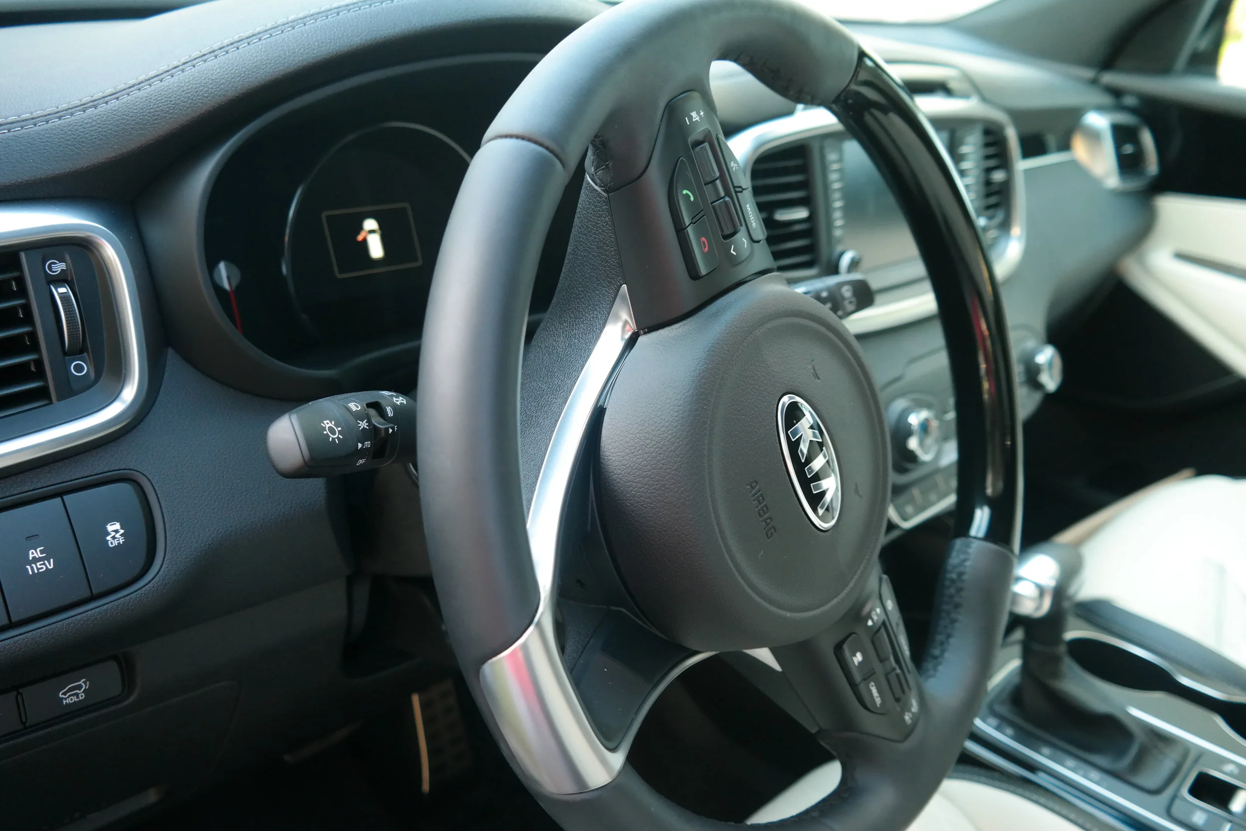 Kia_Sorento_Steering_Wheel.jpg