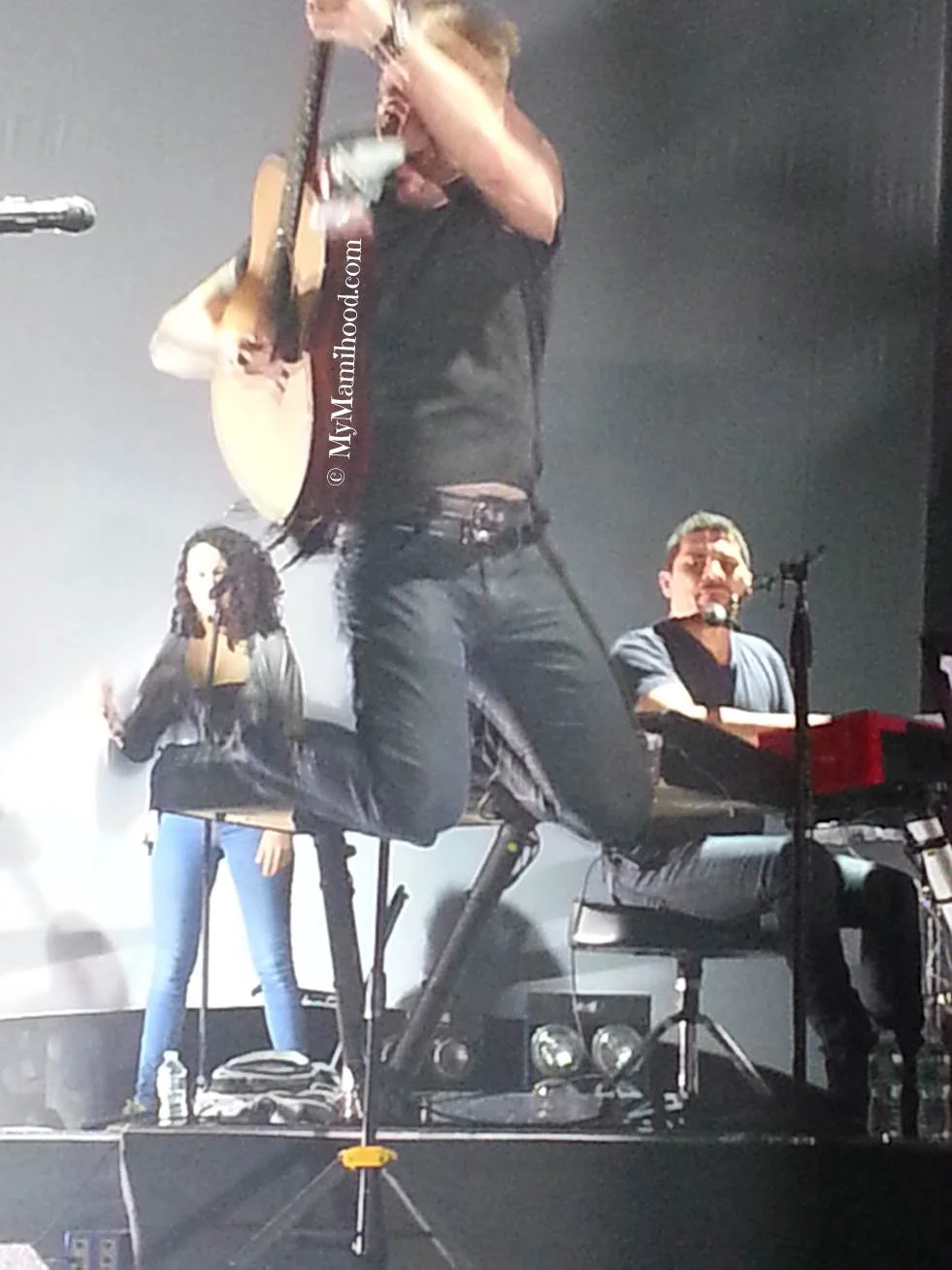 Juanes_Jumping.jpg