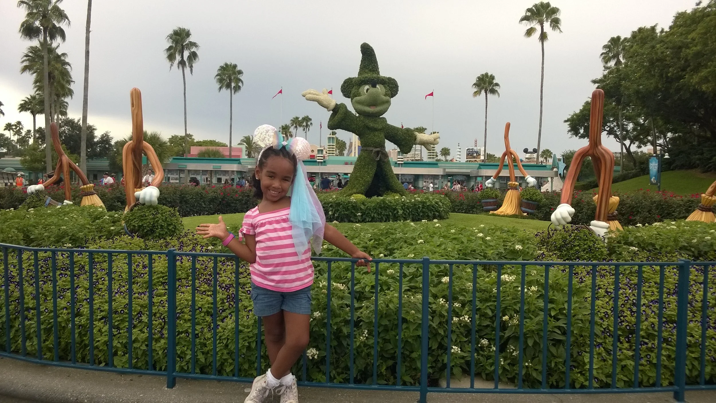 MyMamihood.Girl_.HollywoodStudios.jpg