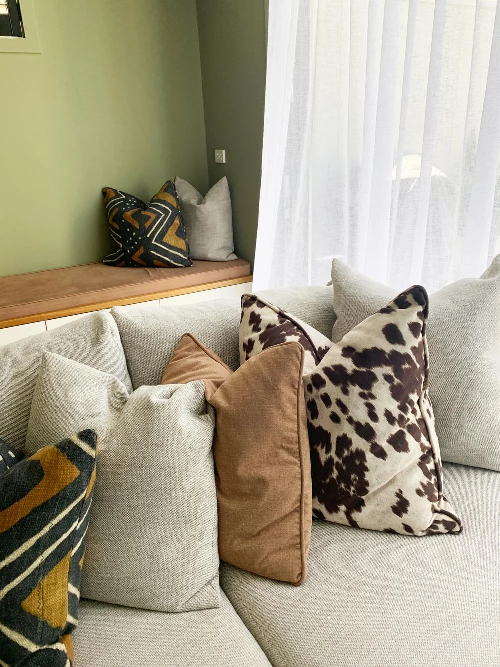 Natural-Light-Design sofa  drapes and cushions