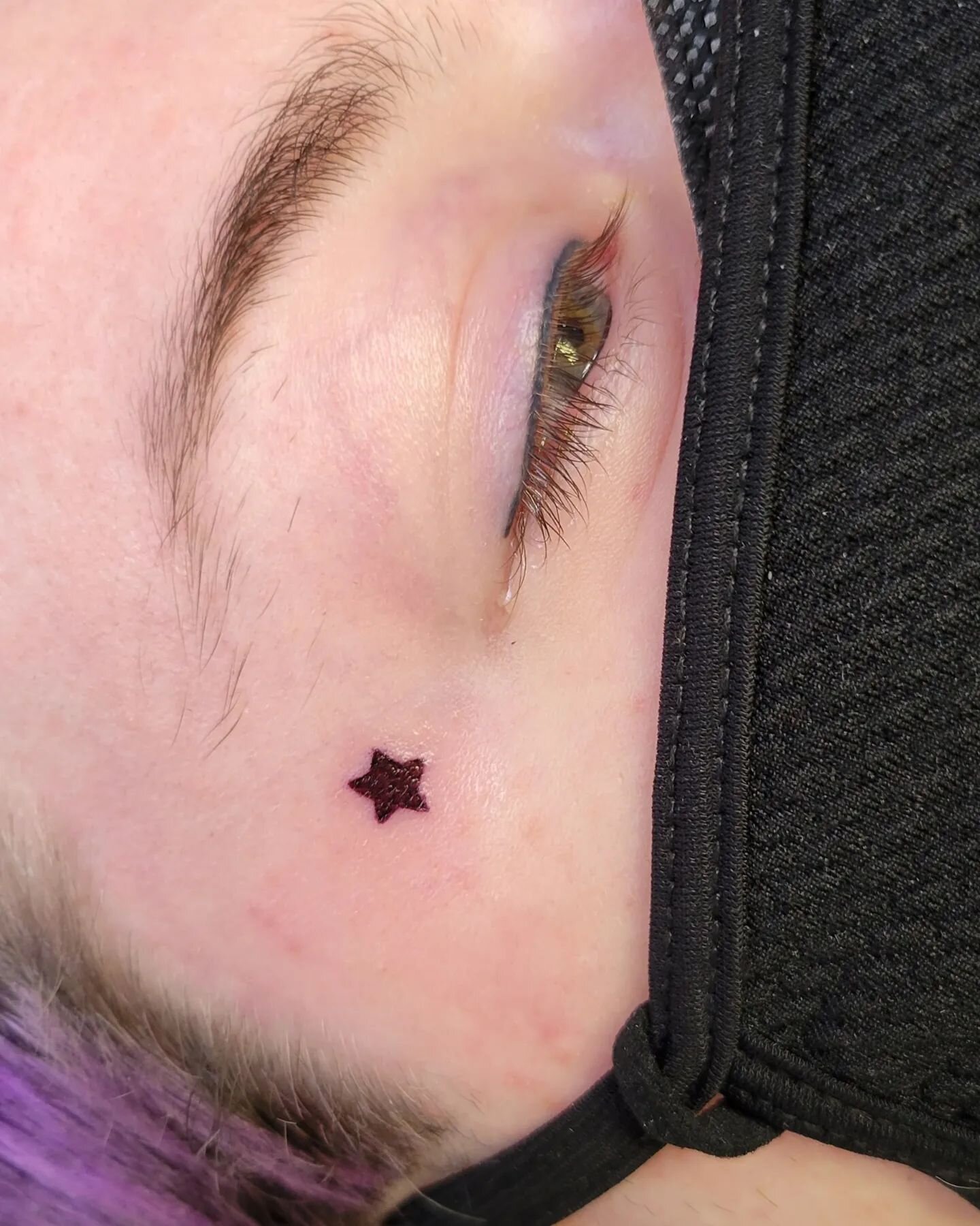 Cute lil star ⭐ next to healed eyeliner done by @velmatattoos for @pandorasacres !