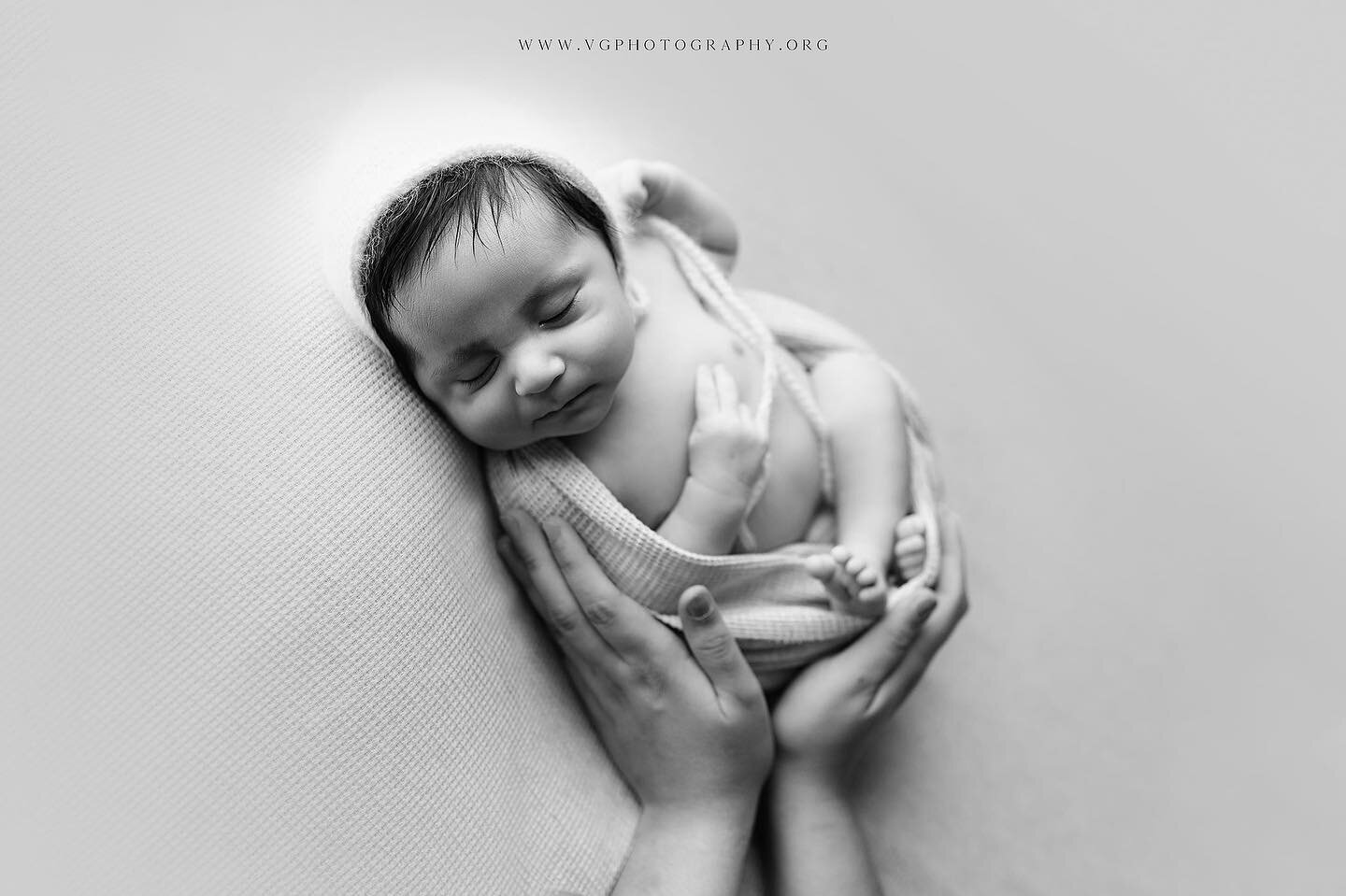 Hold on to the moments&hellip; 🤍

www.vgphotography.org

#photography #newbornsession #baby #photos #iowacityphotographer #iowaphotographer #peoriaphotographer #davenportphotographer #rockfordphotpgrapher #illinoisphotographer #session #photographer