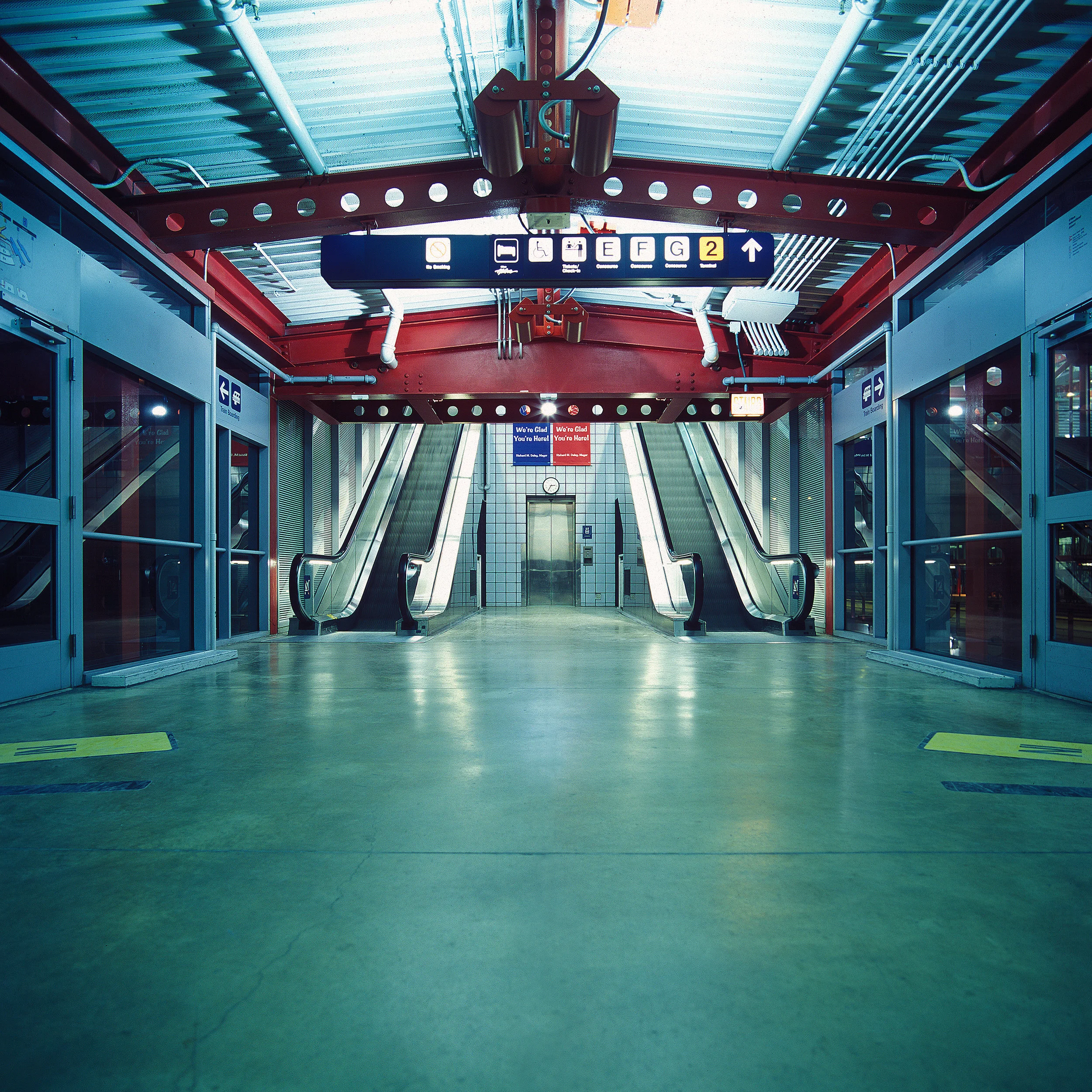 chris_eichenseer_landscape_ohare_shuttle.jpg