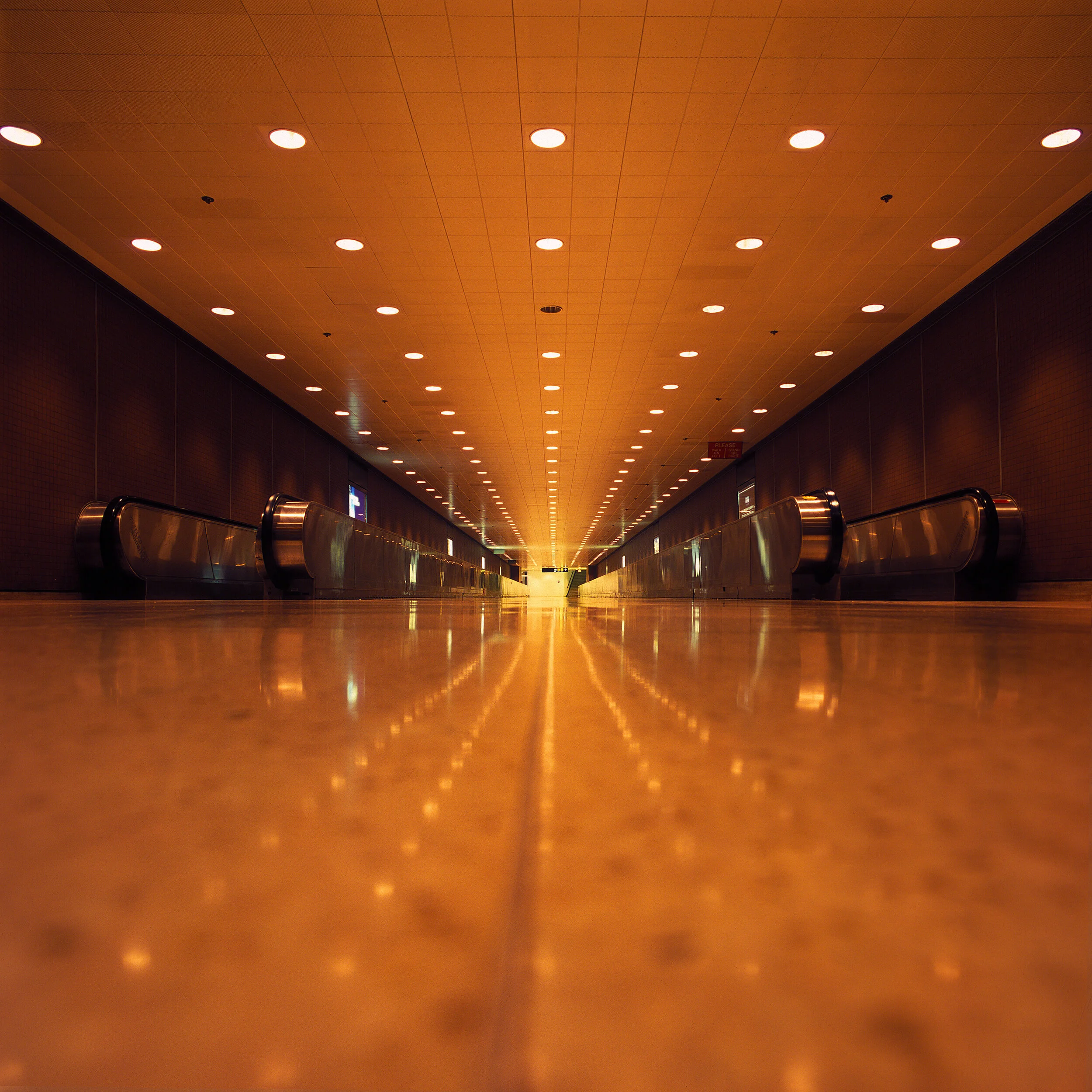 chris_eichenseer_landscape_ohare_pedway02.jpg