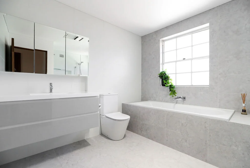 BathroomGeorgesHall-2.jpg