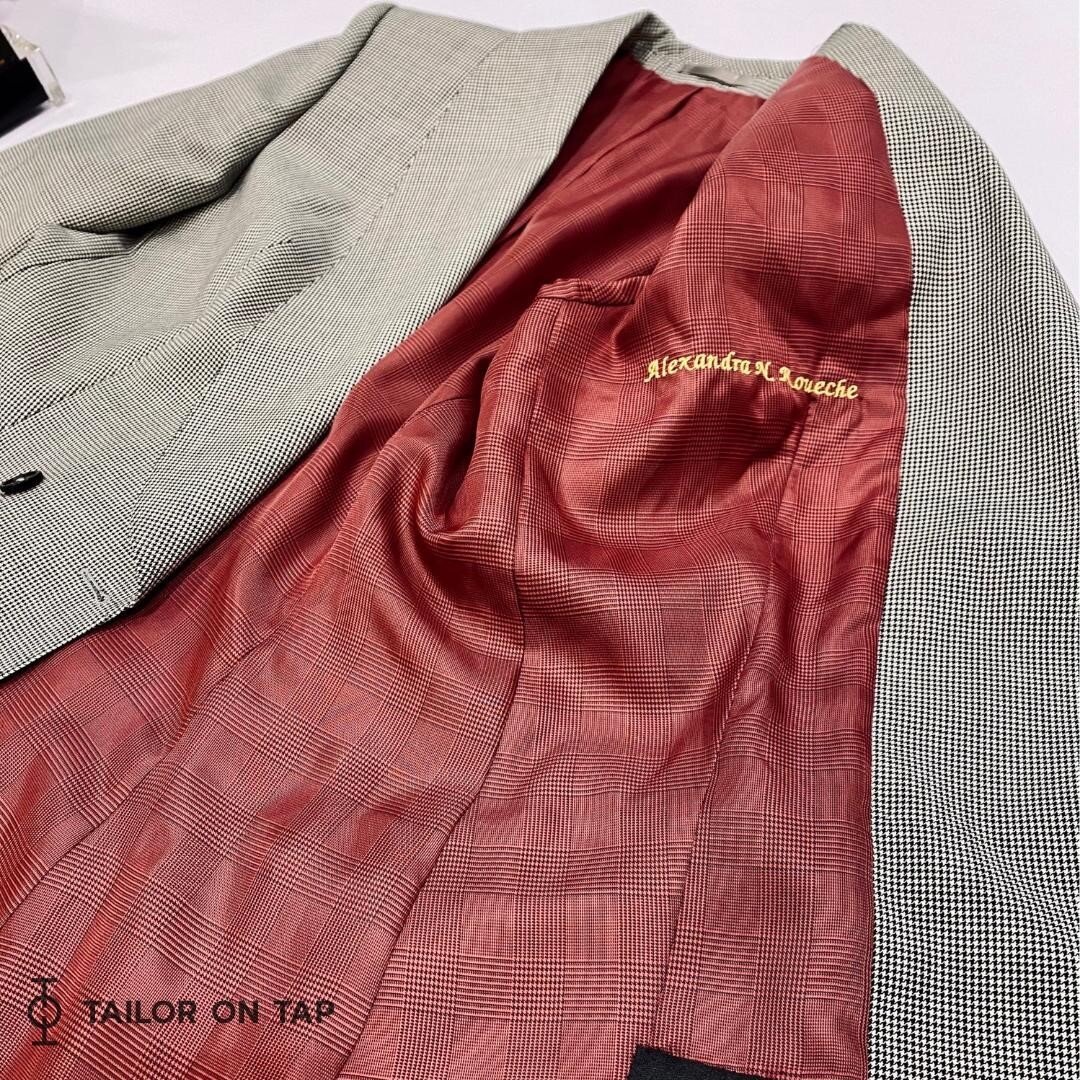 Customize your classic #blazer with your name or monogram embroidered in any lining you want. We love this bold pop of color with this classic black and white checked jacket
.
.
.
.
.
#customblazer #custommenswear #customwomenswear #madetomeasure #be