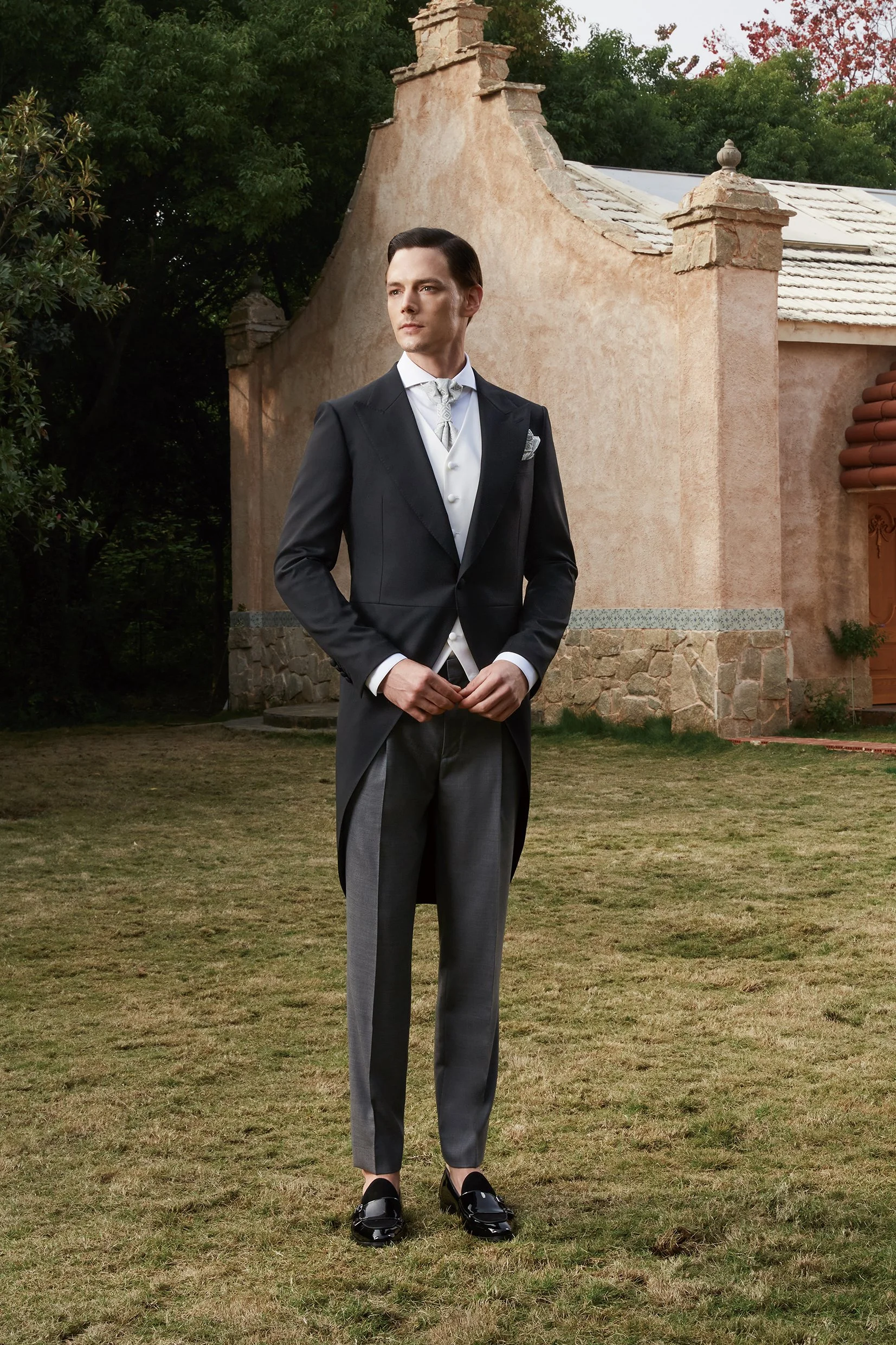 Best Suits for Weddings and Grooms