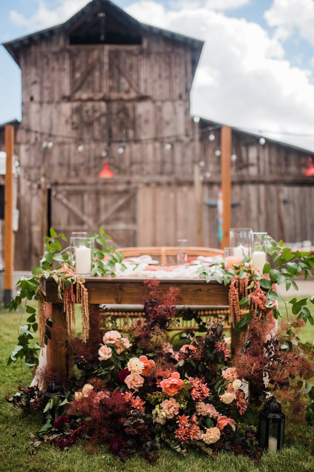 bride and groom table at rustic wedding venue in oregon