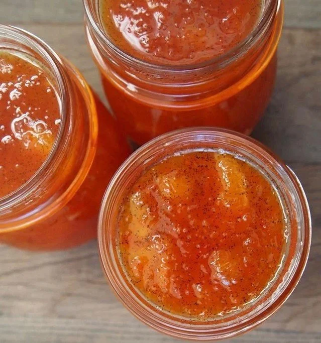 Winter means tangerines! And when paired with vanilla bean in a marmalade, the result is pure magic. ✨ 

Perfect on a slice of cranberry bread or a toasted grain loaf. 🍊🧡

#seasonaleats #culinaryjoy