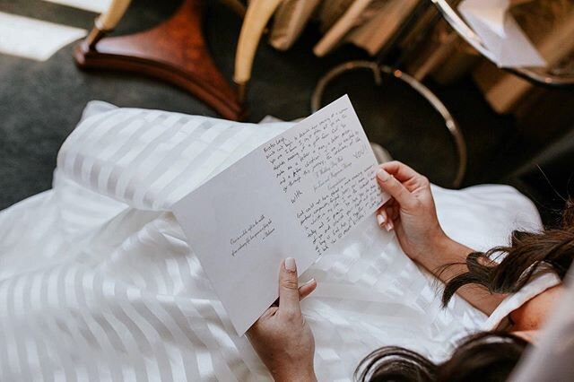 Who loves the new tradition of reading your soon to be spouse&rsquo;s letter the morning of your wedding day?❤️ Such a beautiful tradition✨ #DinorahsCreations