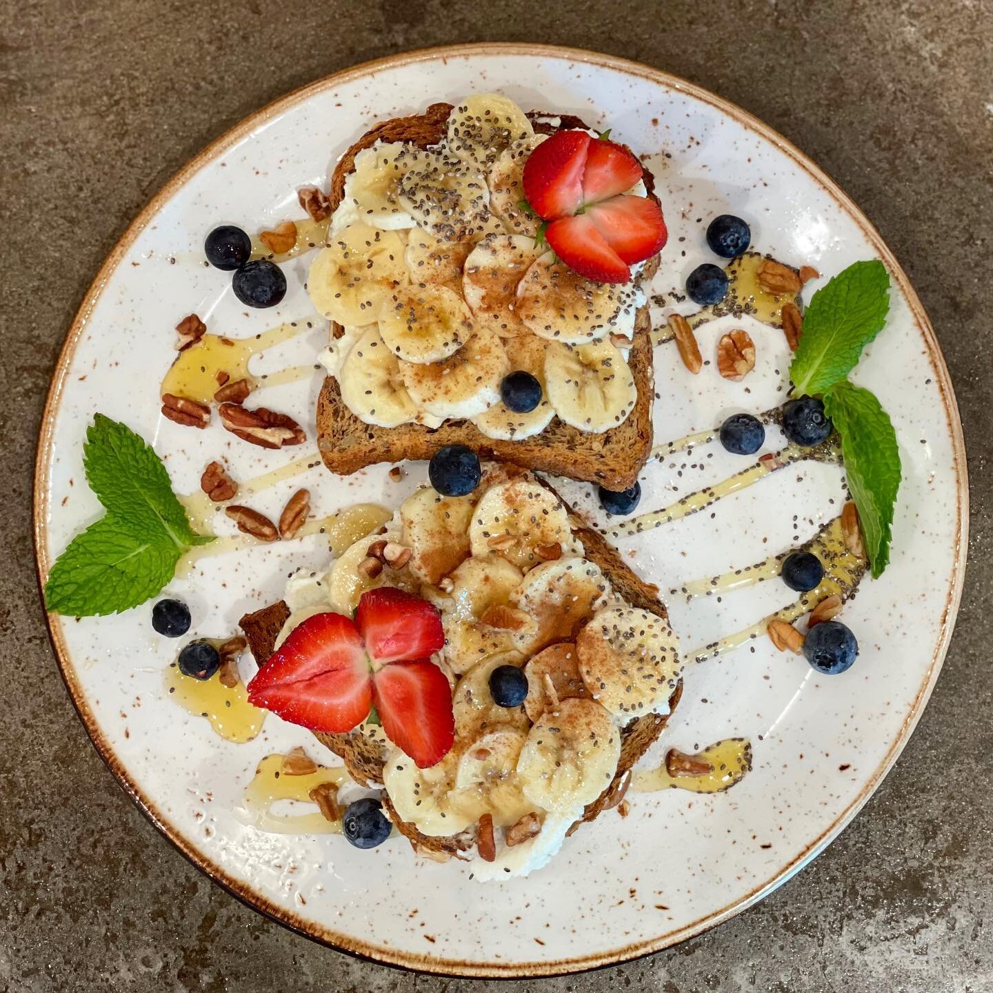 &lsquo;Nanas&rsquo; on toast - toasted hippie loaf with ricotta, honey, banana, chia, cinnamon, walnuts and fresh berries #yelptop100 #friscofoodie