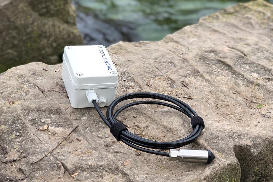 Air Temperature and Humidity Sensor with Radiation Shield for LoRaWAN® —  Decentlab