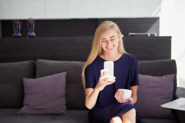 2019年7月25日start！在留申請手続きのオンライン化が実現／24時間利用可能／利用料金不要