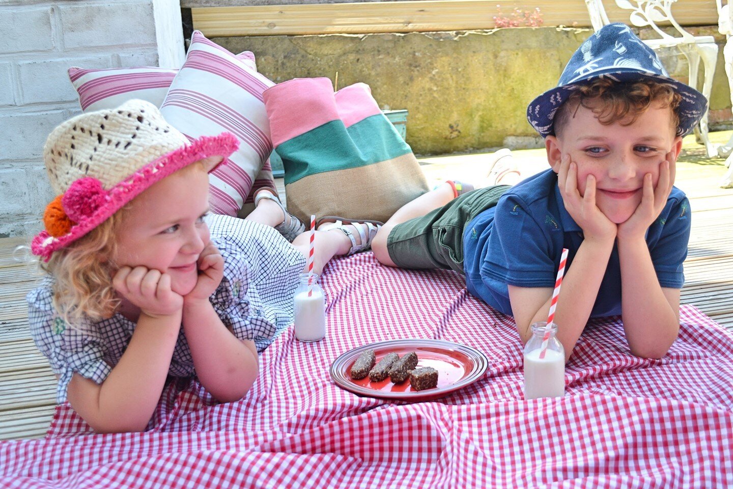 TREATS FOR LITTLE PEOPLE Natchsticks are ideal treats for on-the-go children. Growing bodies and active minds need real goodness.⁠
⁠
Packed with dates and nuts, and high in fibre, natchsticks are the perfect accompaniment to your child&rsquo;s lunchb