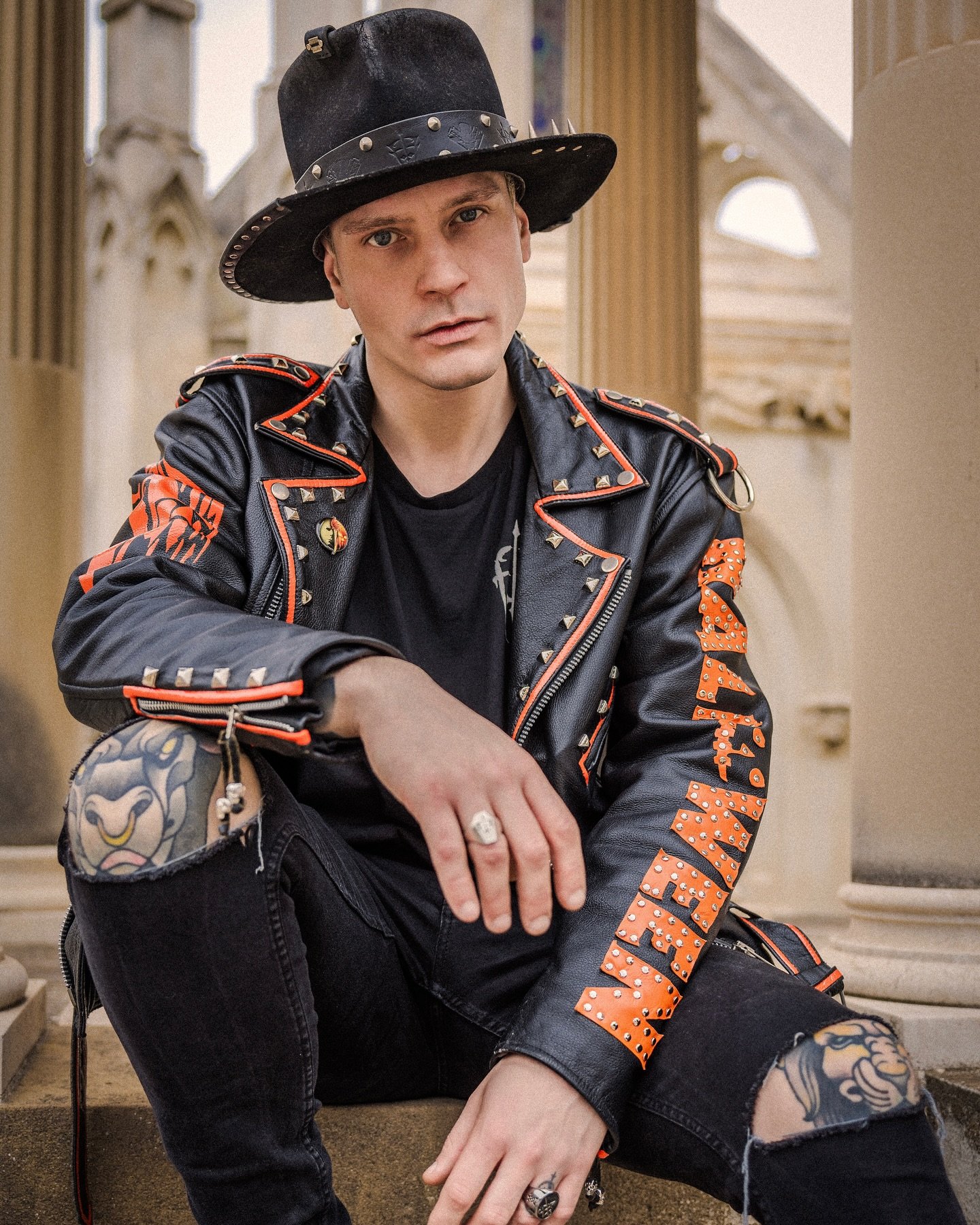 Hey Creeps, Who wants to hang out in the Cemetery with me? 

More of my mug from playing in Montju&iuml;c with @criscalvente_videography 🫣🪦

1/1 &lsquo;HALLOWEEN&rsquo; Jacket available now on my website, hat is from my collab with @blade_hats 🤌🏼