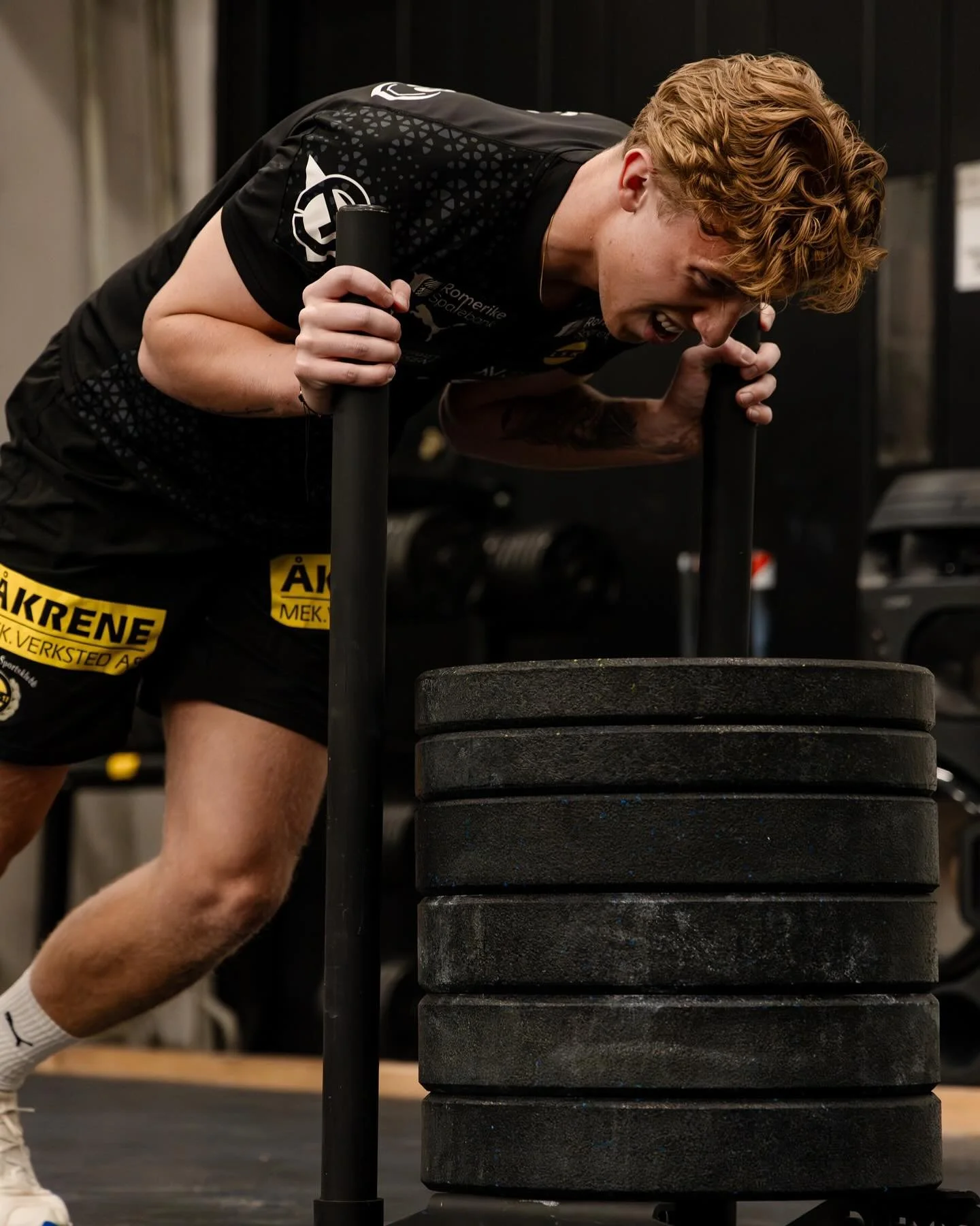 N&aring;r Crossfit + Fotografering = Sant❤️

Kan ikke tenke meg en bedre kombo 📸🫶🏻

Har vel ikke g&aring;tt noen hus forbi at jeg digger trening &ndash; og ikke minst er jeg uendlig glad i denne fantastiske CrossFit-boksen @crossfitlorenskog !🏋️&