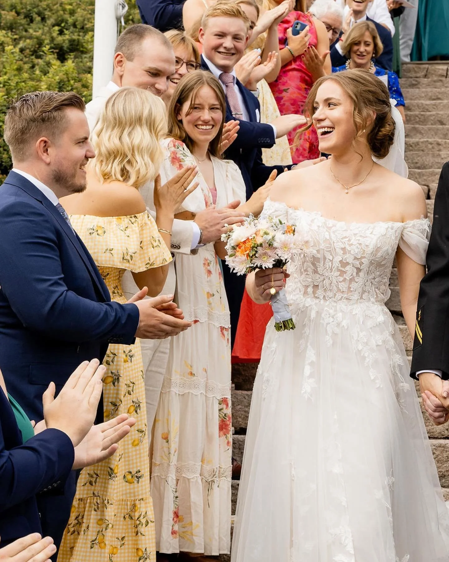 🤍 en dag overfyllt med kj&aelig;rlighet 🤍

#wedding #weddingseason2025 #weddingday #norwegianwedding #forlovet #forlovelse #bryllupsplanlegging #junebugweddings #nordicweddings #dittbryllup #nordiskabrollop #nordiskebryllup #blikkfangerne #norwegia