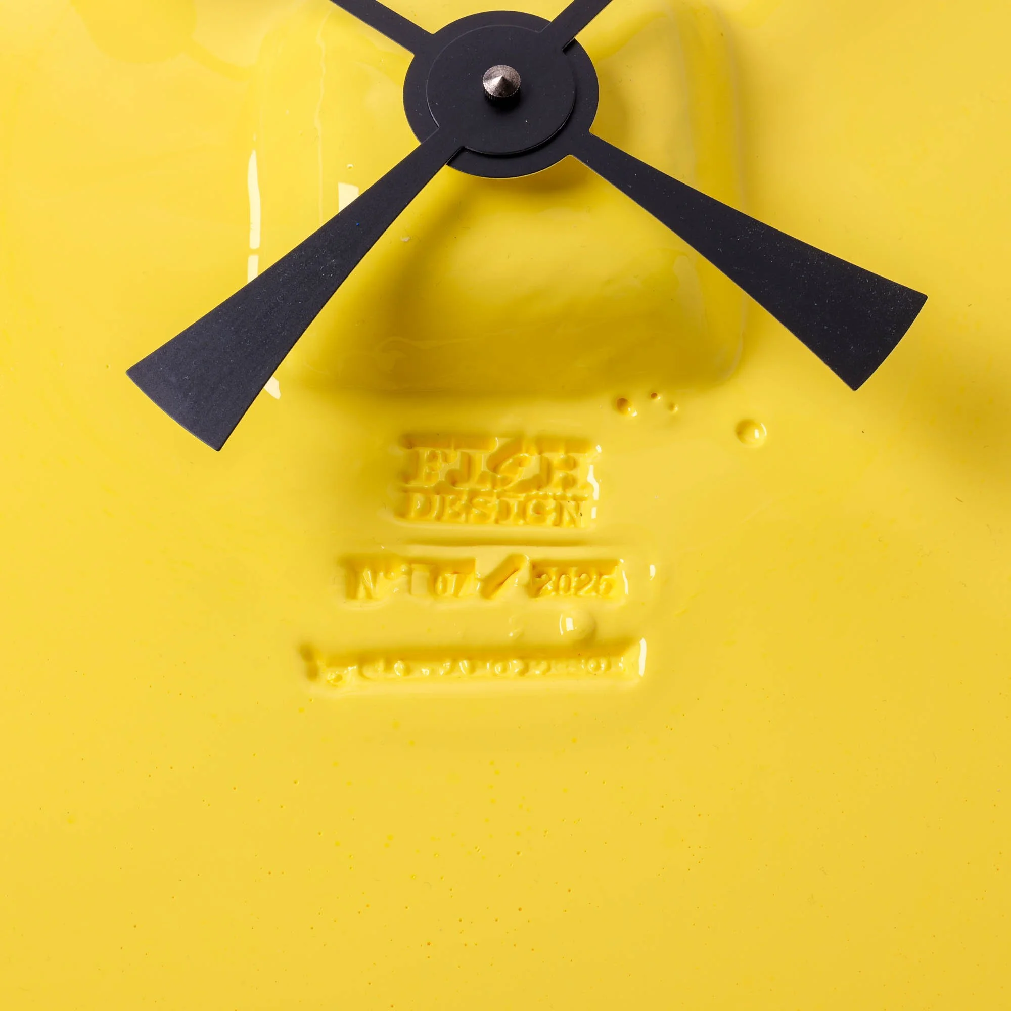 WatchMeFace-Yellow-7.jpg