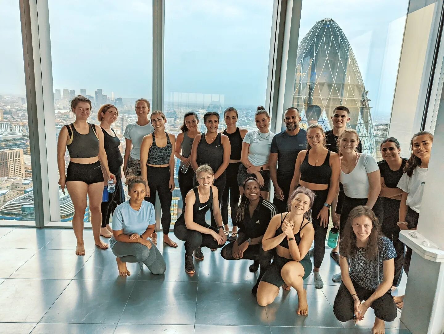 End of our Summer Series of weekly events for our amazing client @brookfieldpropertieslondon ❤️☀️ we finished with a bang with a packed class led by @corinnenaomi_, as we brought the sweat to Level 35 and finished with huge smiles on our faces!

All 