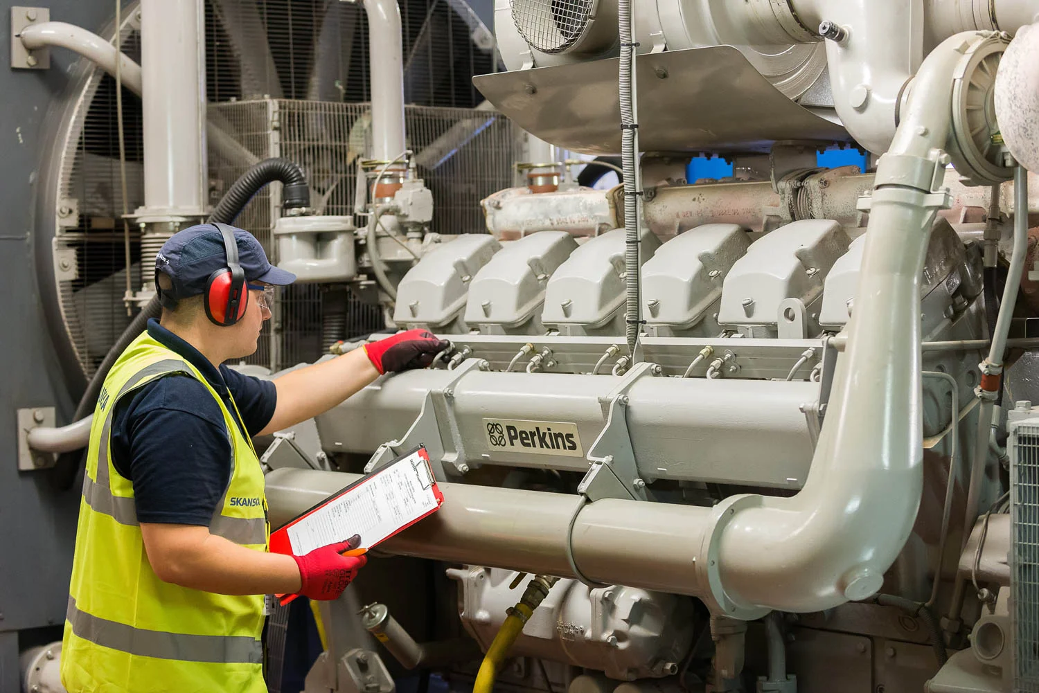 Large Perkin's engine and maintenance operator