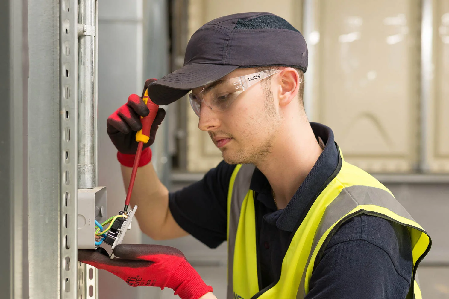 electronic testing operative