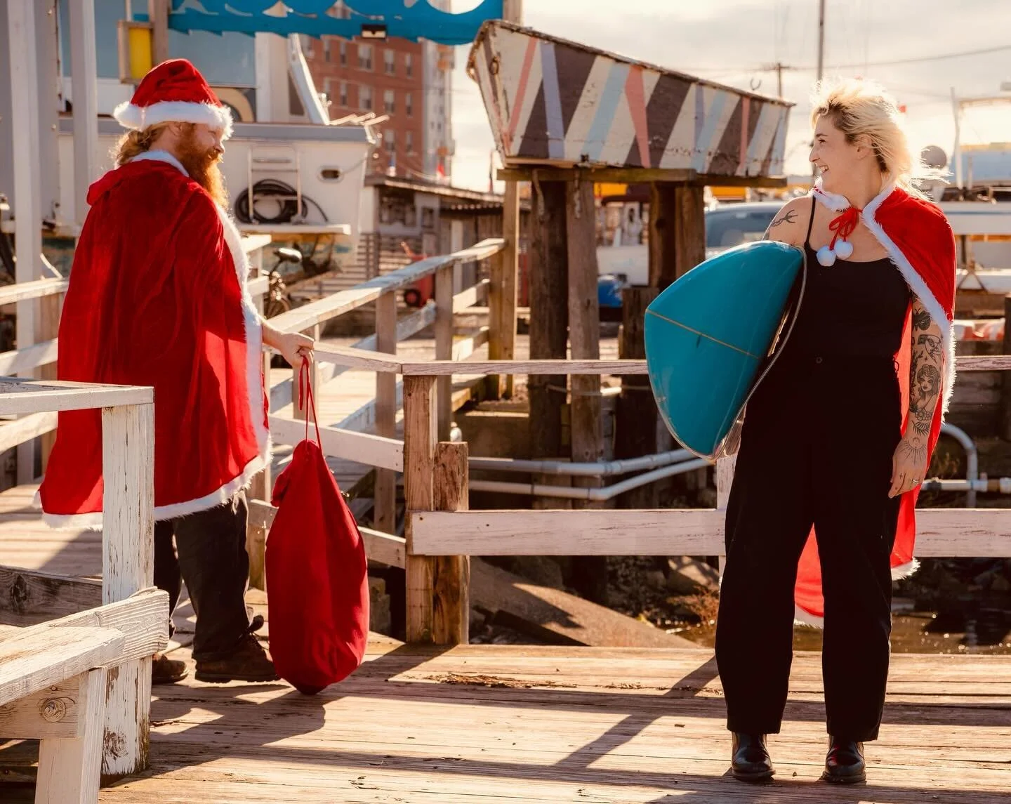 Spent a chilly December morning hanging at the Marina with two of the coolest people in Rockaway. We had total
🤶🎅 workshop vibes with a wooden surfboard, blue skies &amp; the calm waters of the bay.
@spookyghost666 &amp; I have been working on a ph