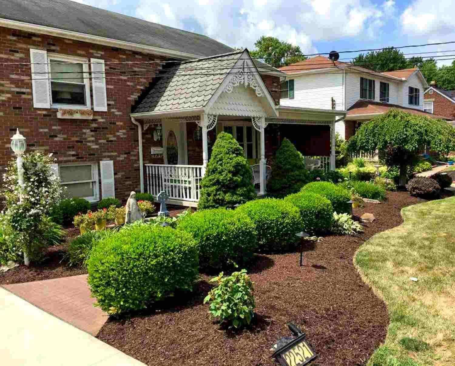 Mulch_Installation_Flower_Bed_Design